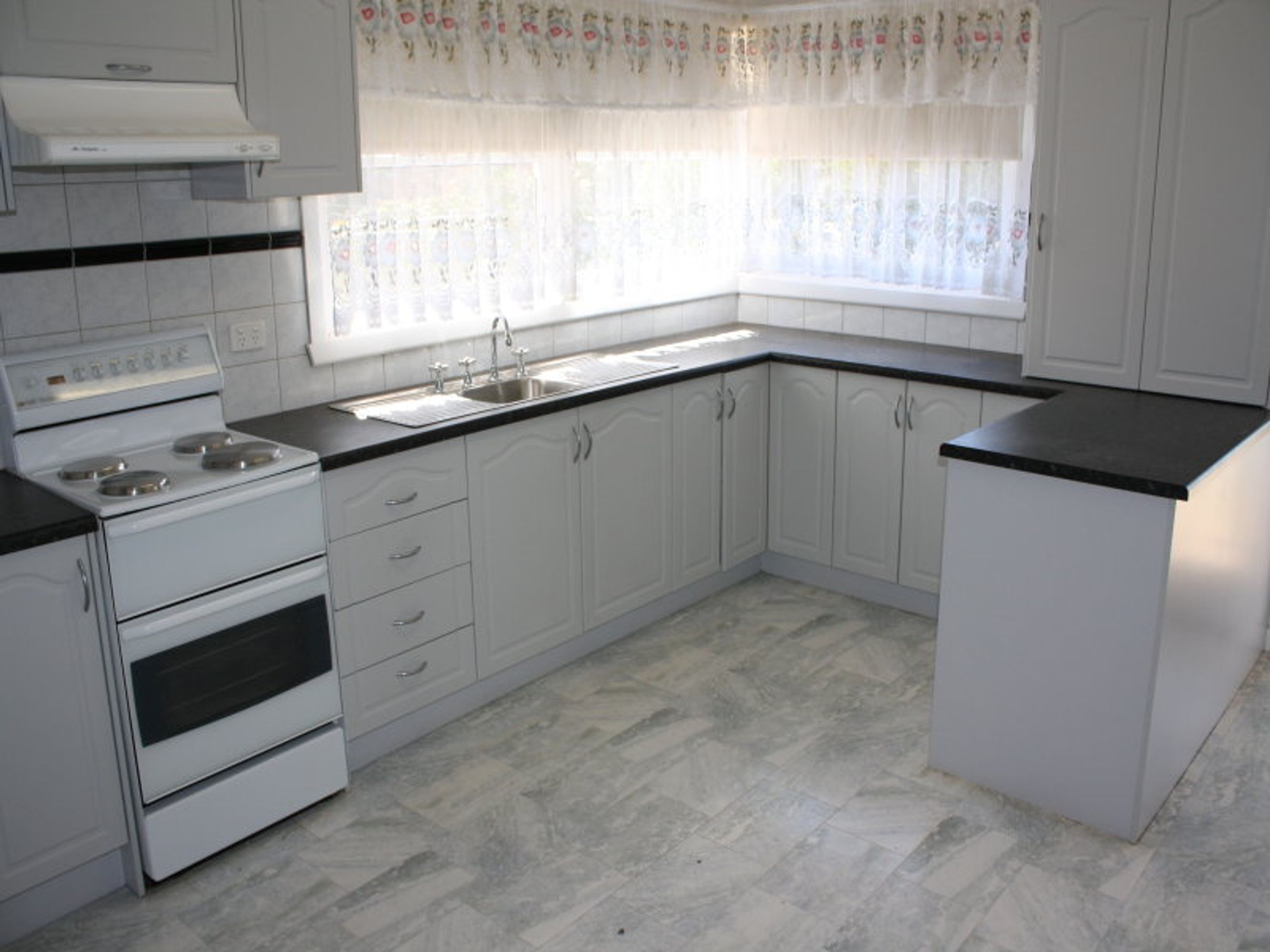 22 Woodward Street, Nhill VIC 3418, Nhill - Thumbnail 2