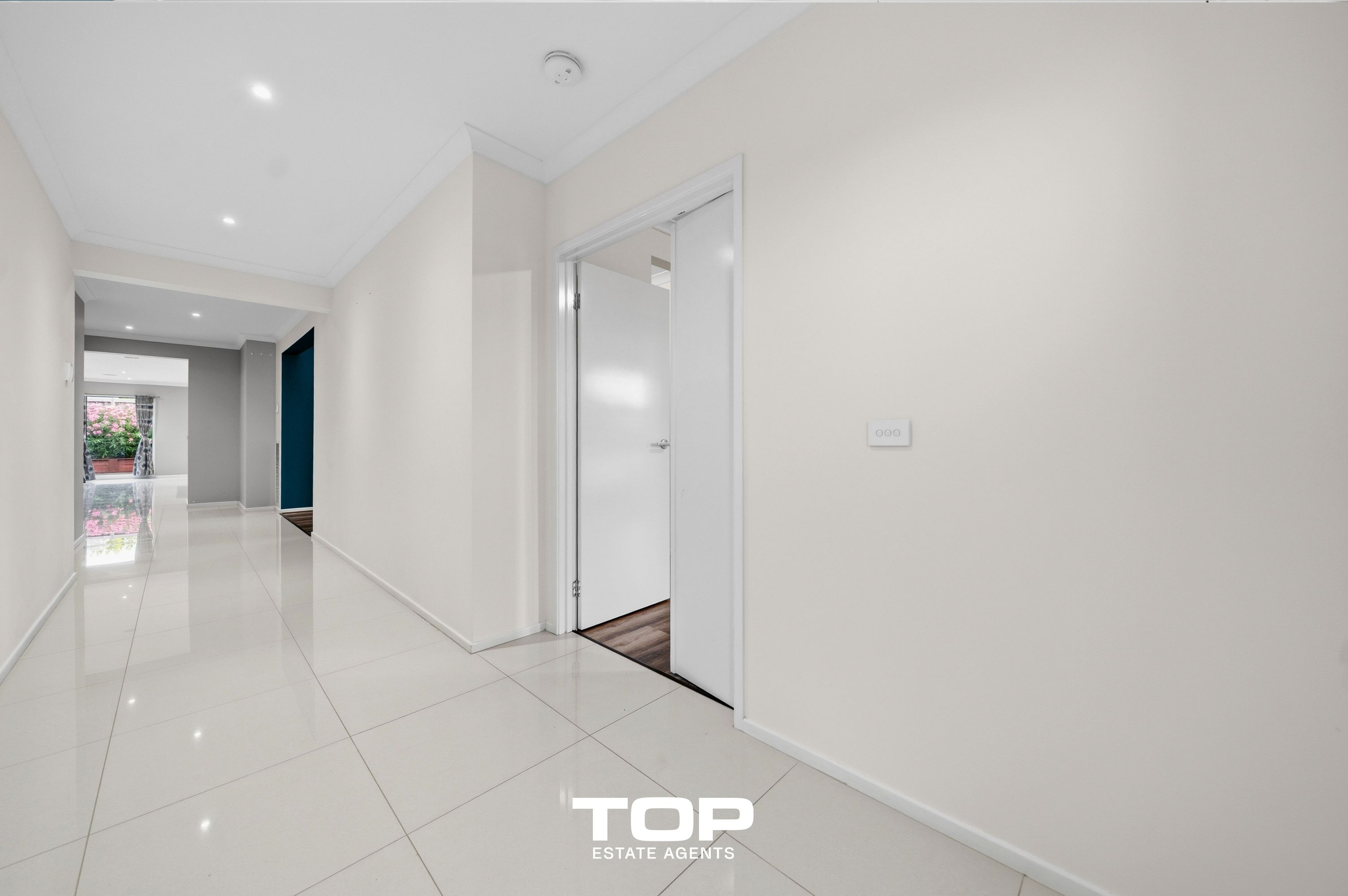 92 Moxham Drive, Clyde North - Thumbnail 2