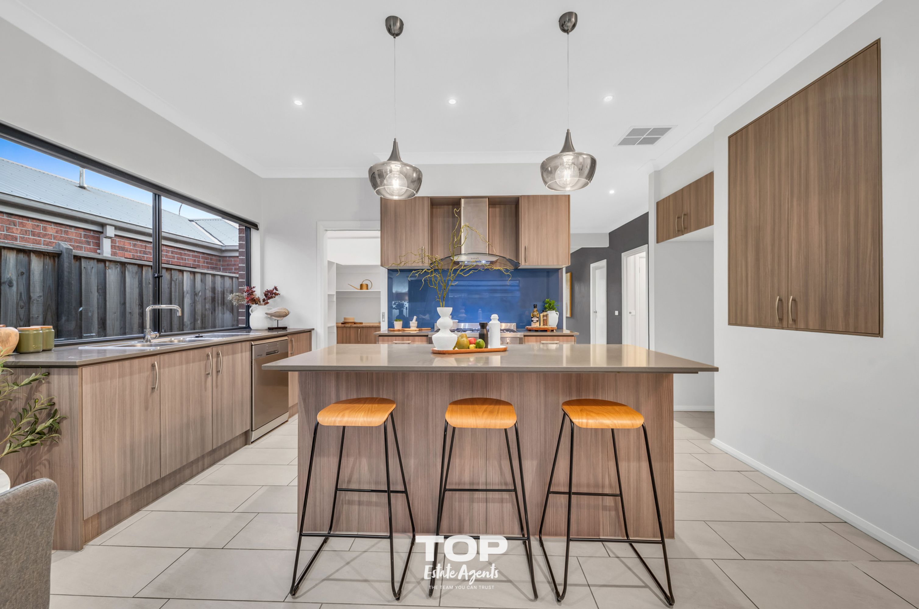 7 Janessa Drive, Clyde North - Thumbnail 5