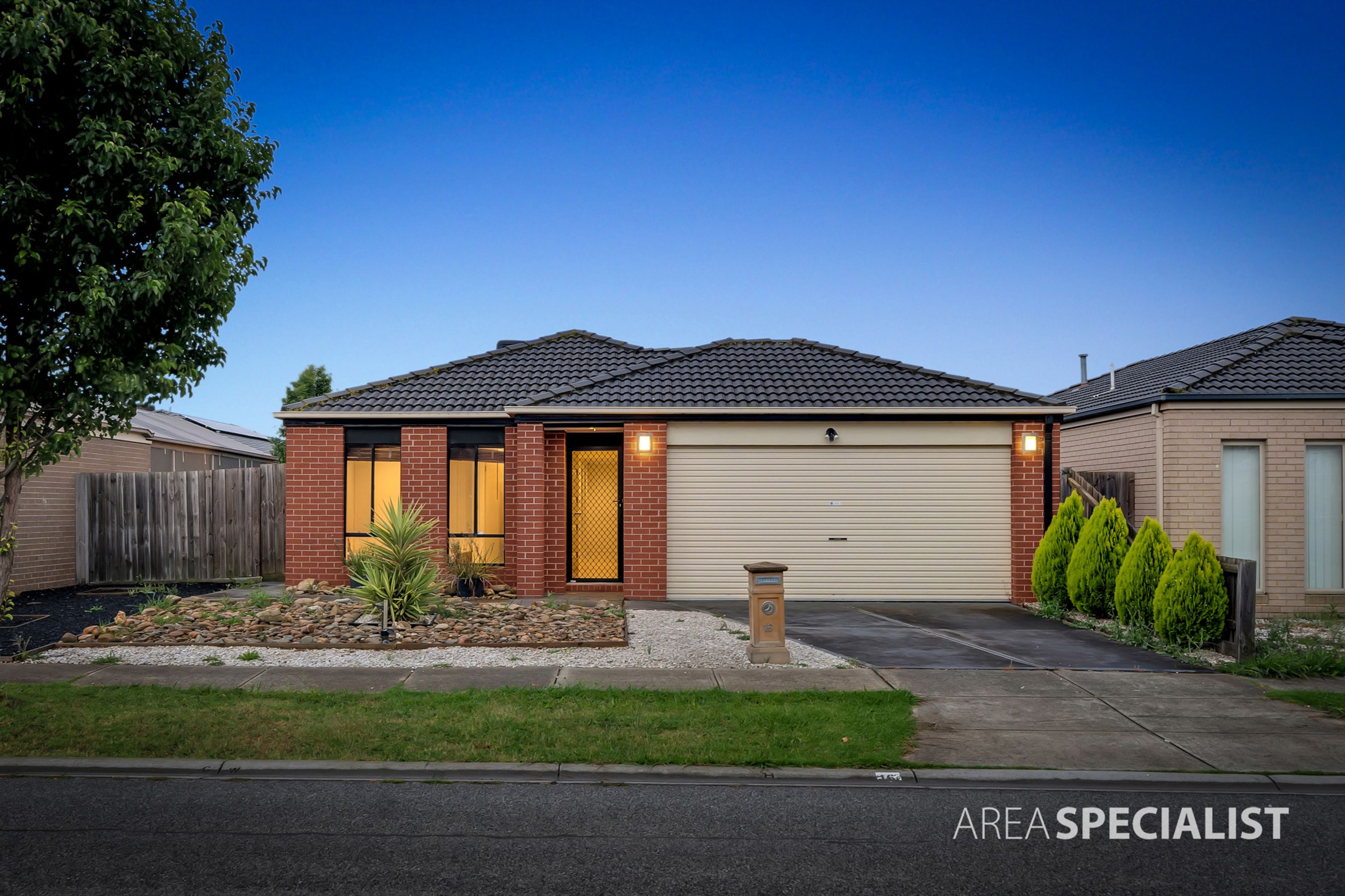 16 Kirwan Drive, Cranbourne East - Image 1
