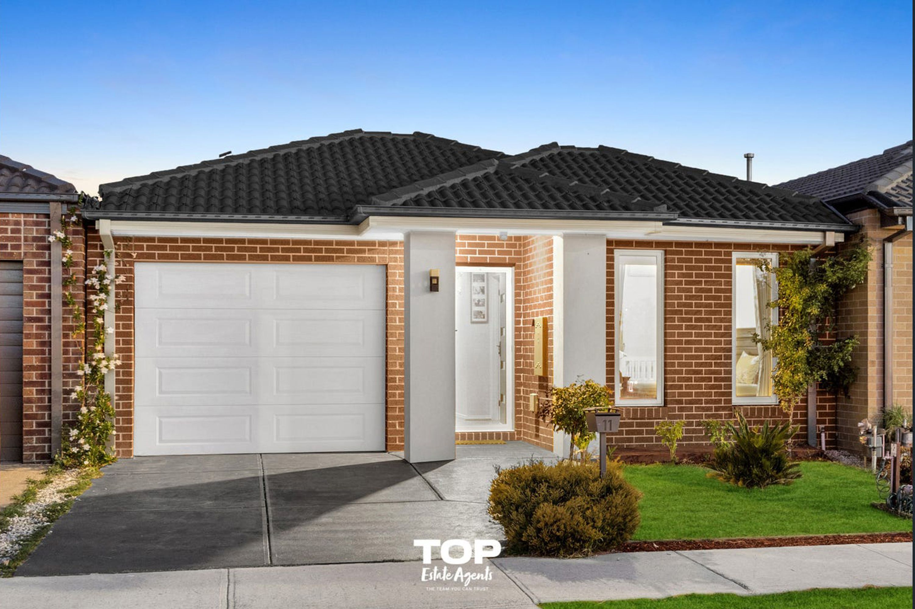 11 Orleana Way, Clyde North - Thumbnail 2