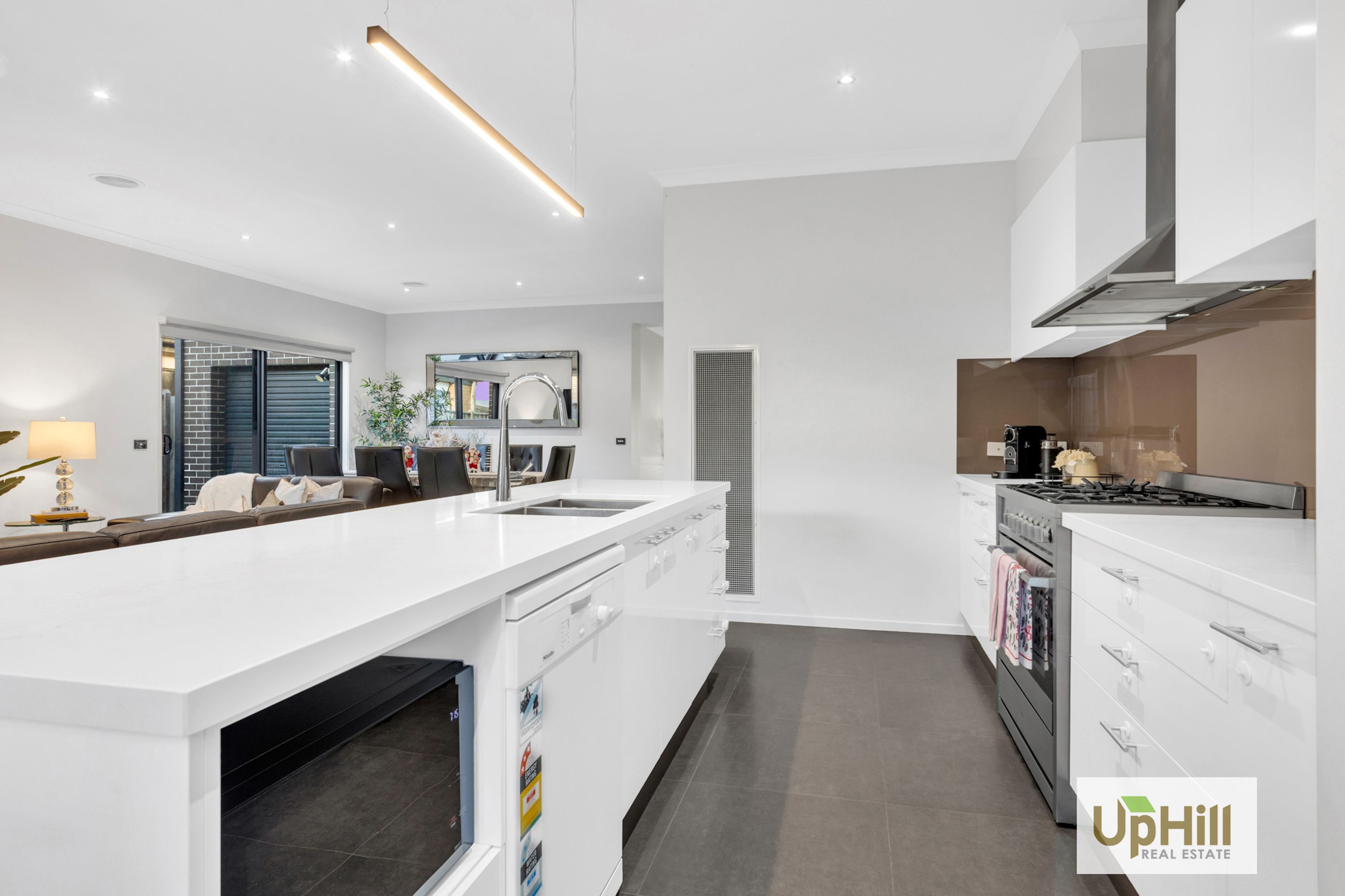 26 Greenslate Street, Clyde North - Thumbnail 8