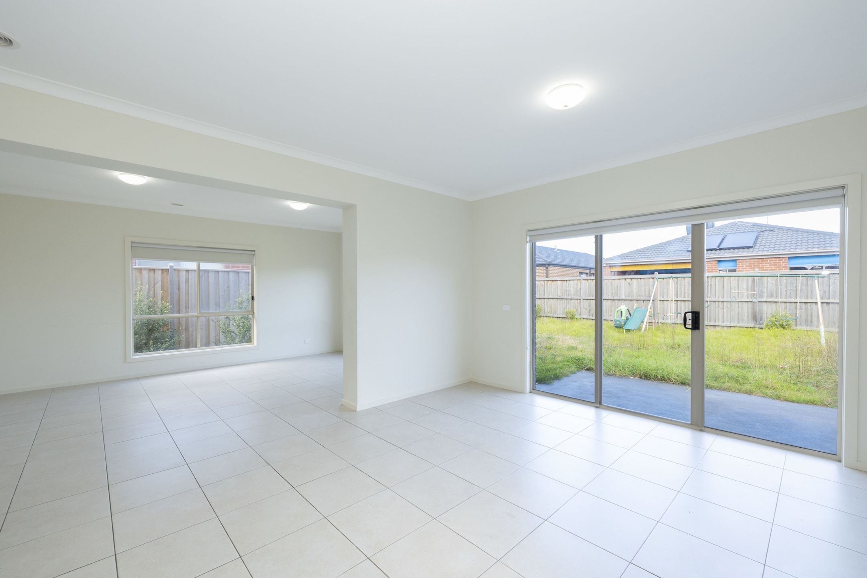 8 Golden Banksia Drive, Officer - Thumbnail 4