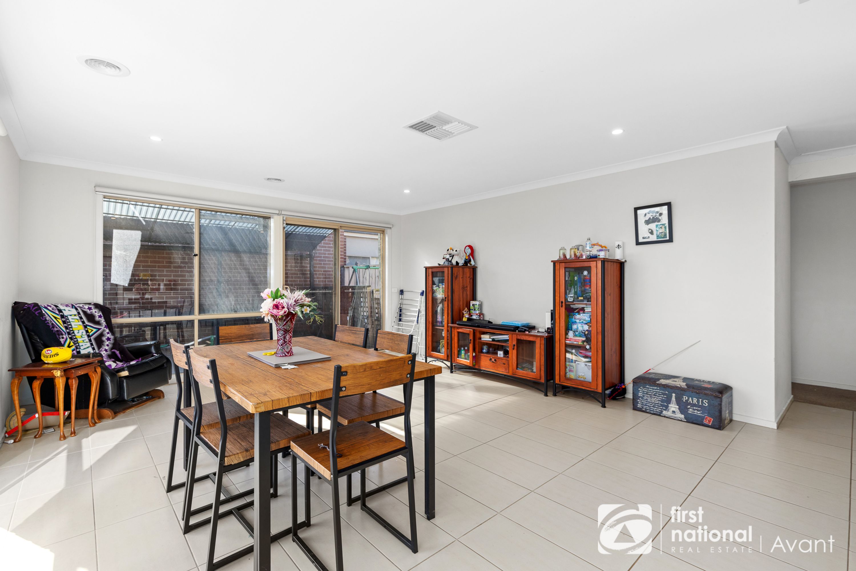 182 Wheelers Park Drive, Cranbourne North - Thumbnail 7