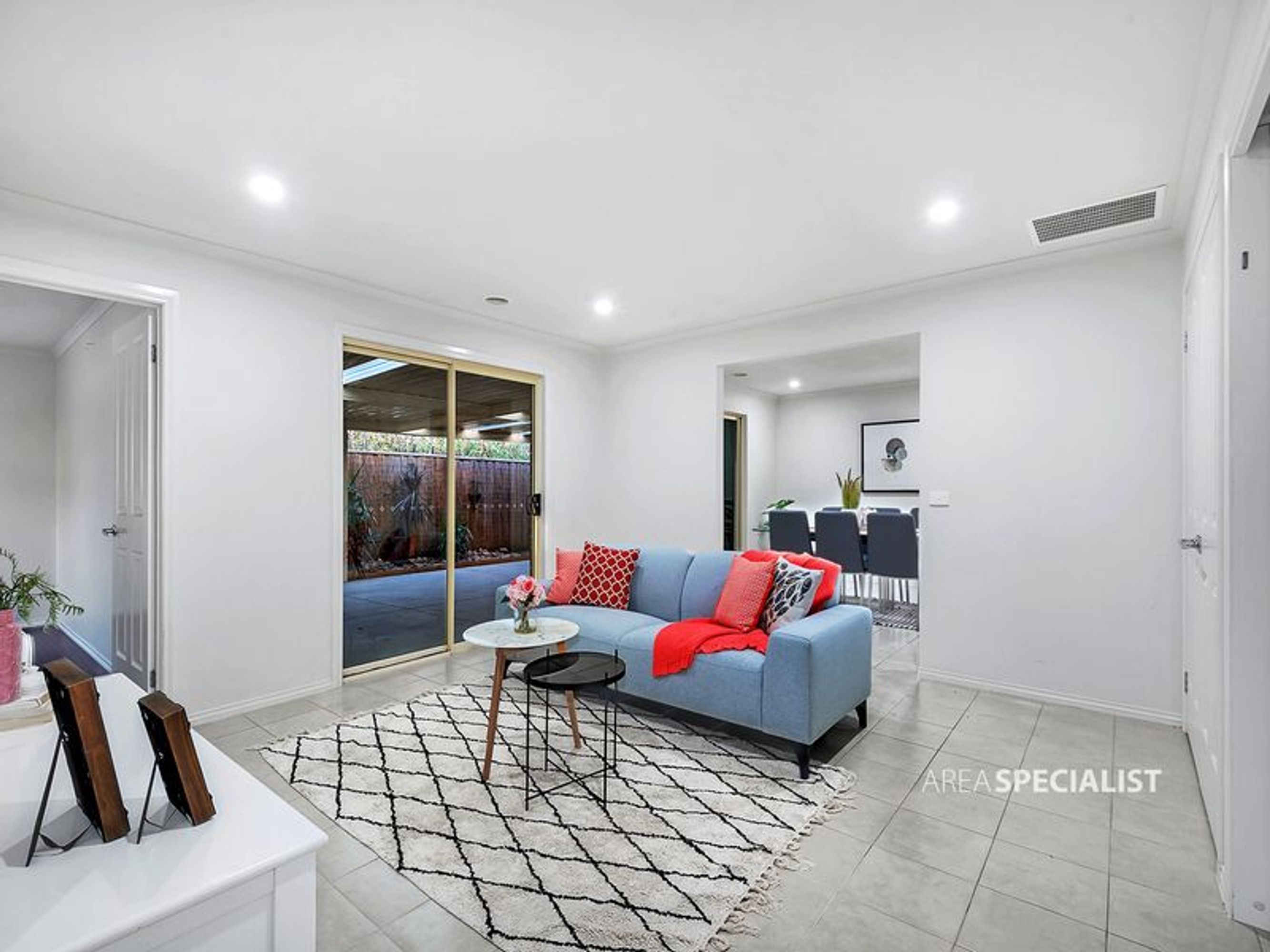 34 Springhill Drive, Cranbourne, Cranbourne - Thumbnail 3