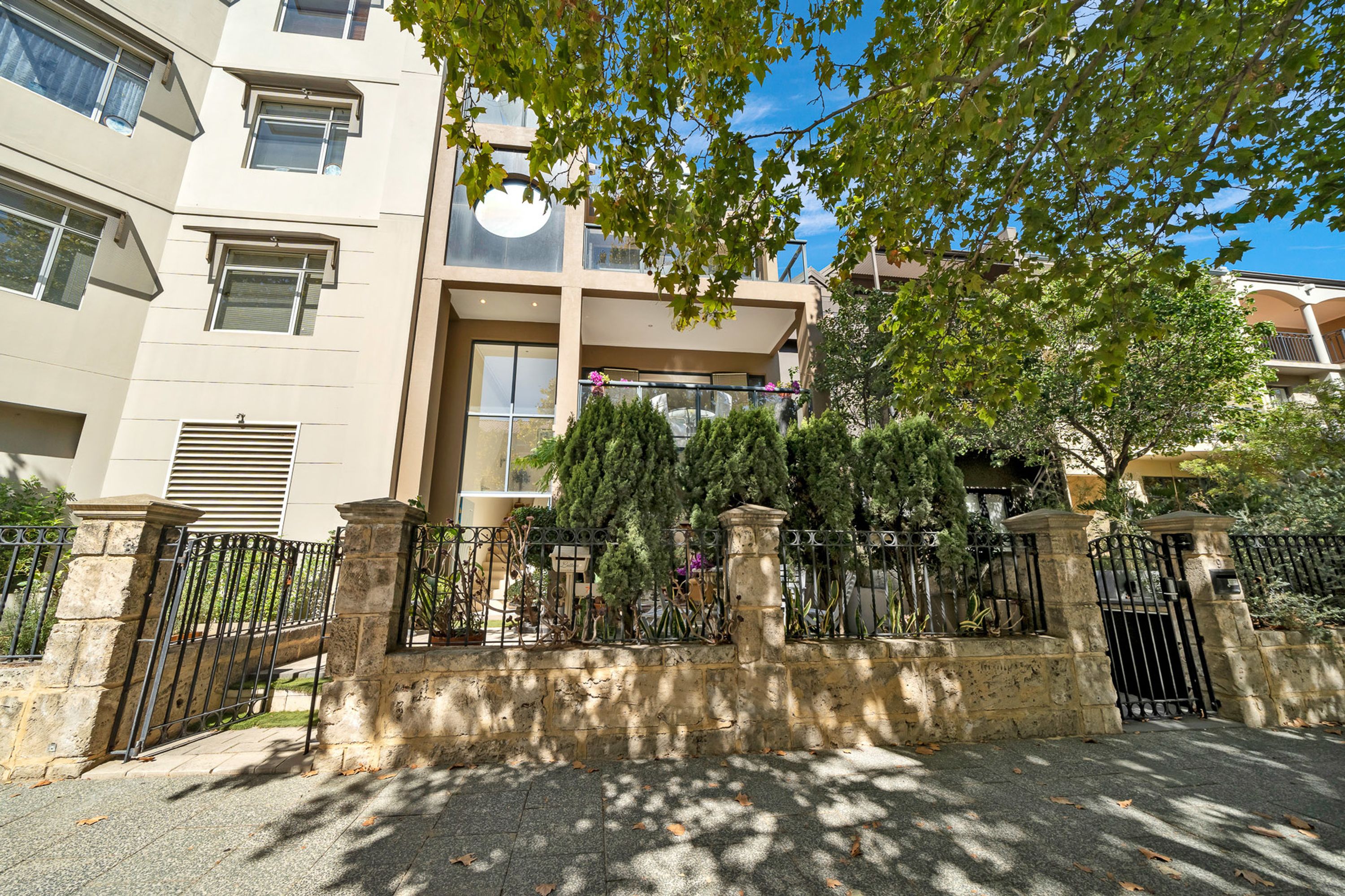7 Royal Street, East Perth, East Perth - Image 1