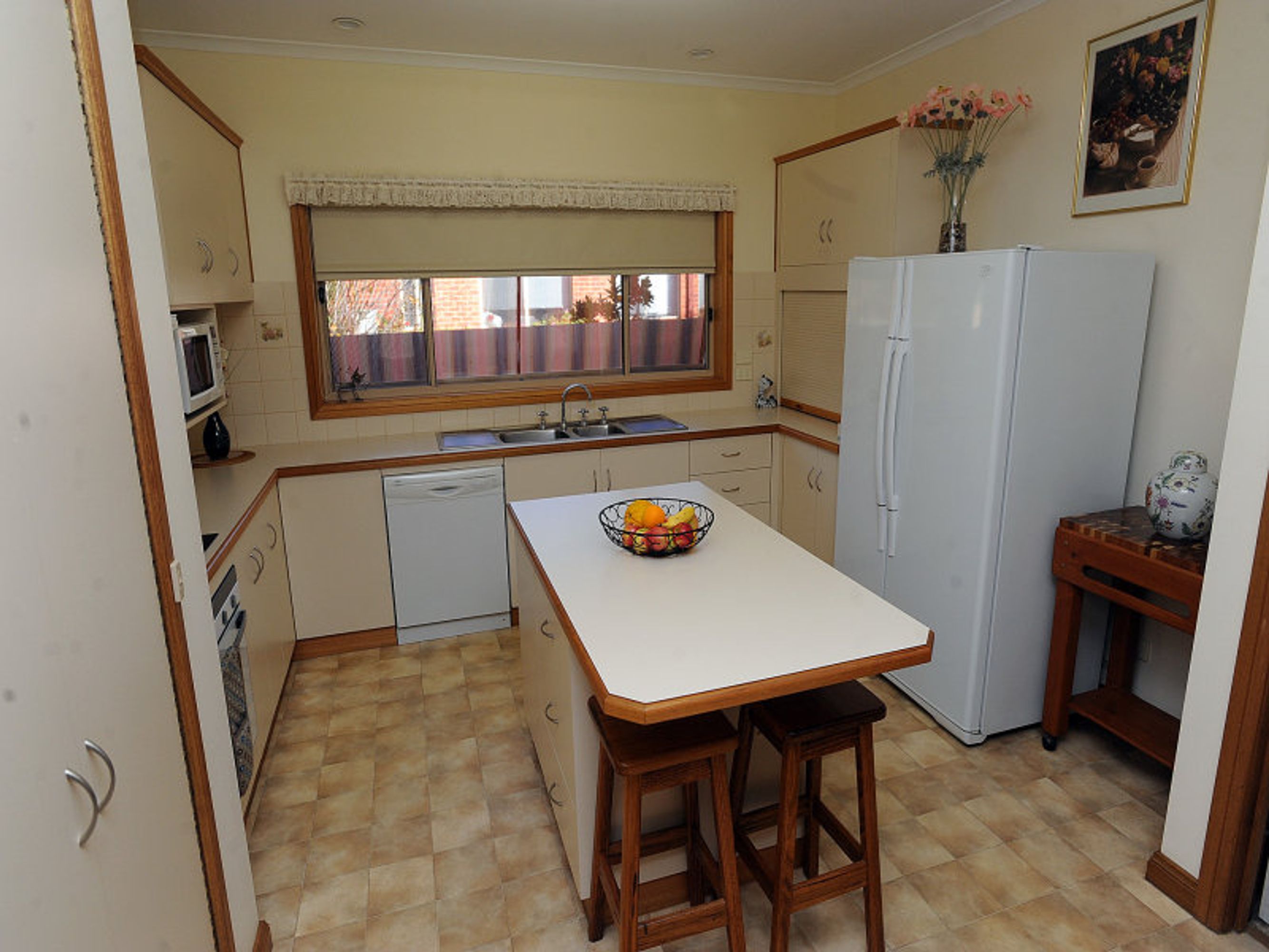 9 Henderson Avenue, Horsham VIC 3400, Horsham - Thumbnail 8