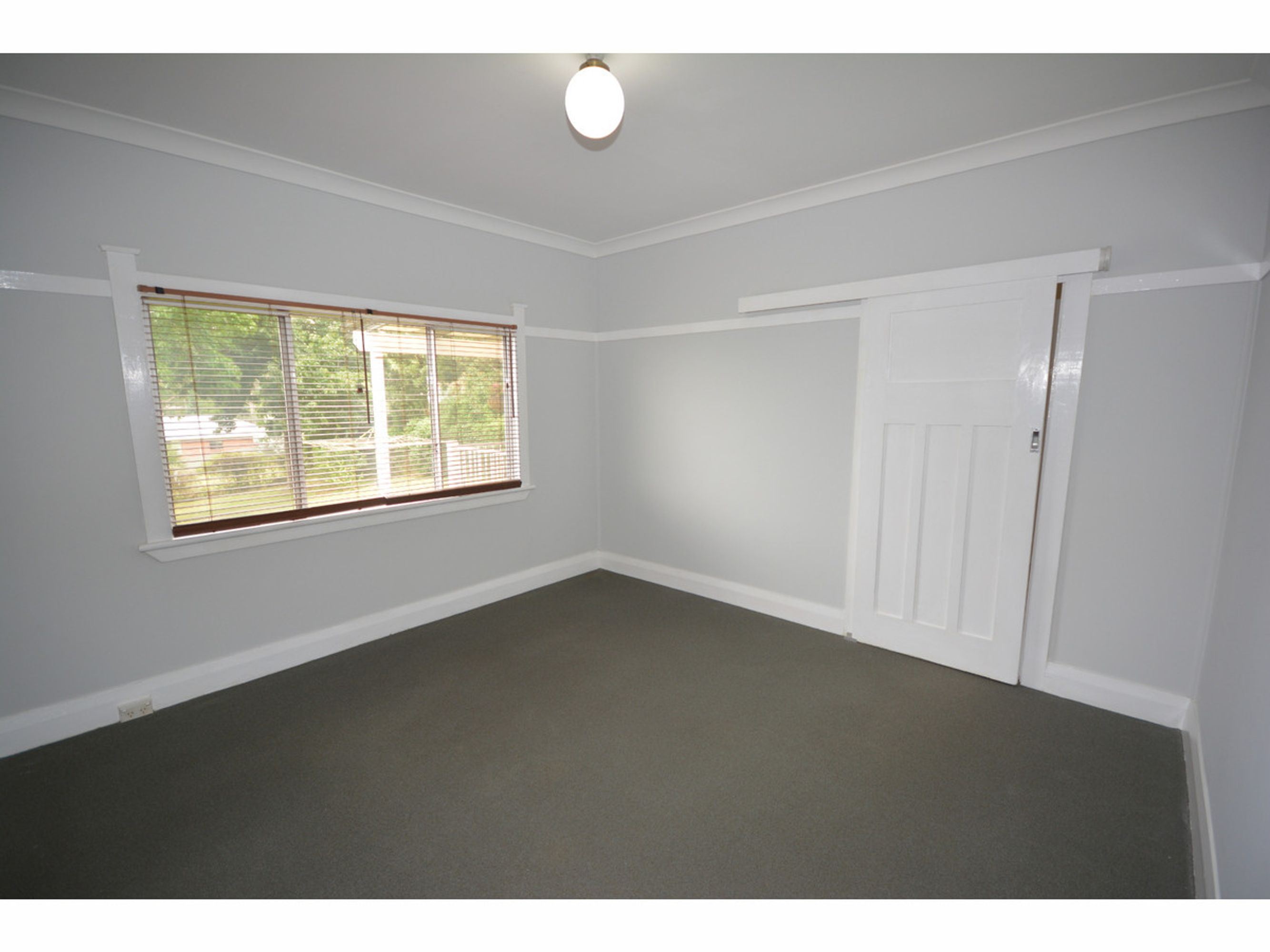 13 Oaklands Road, Hazelbrook - Thumbnail 5