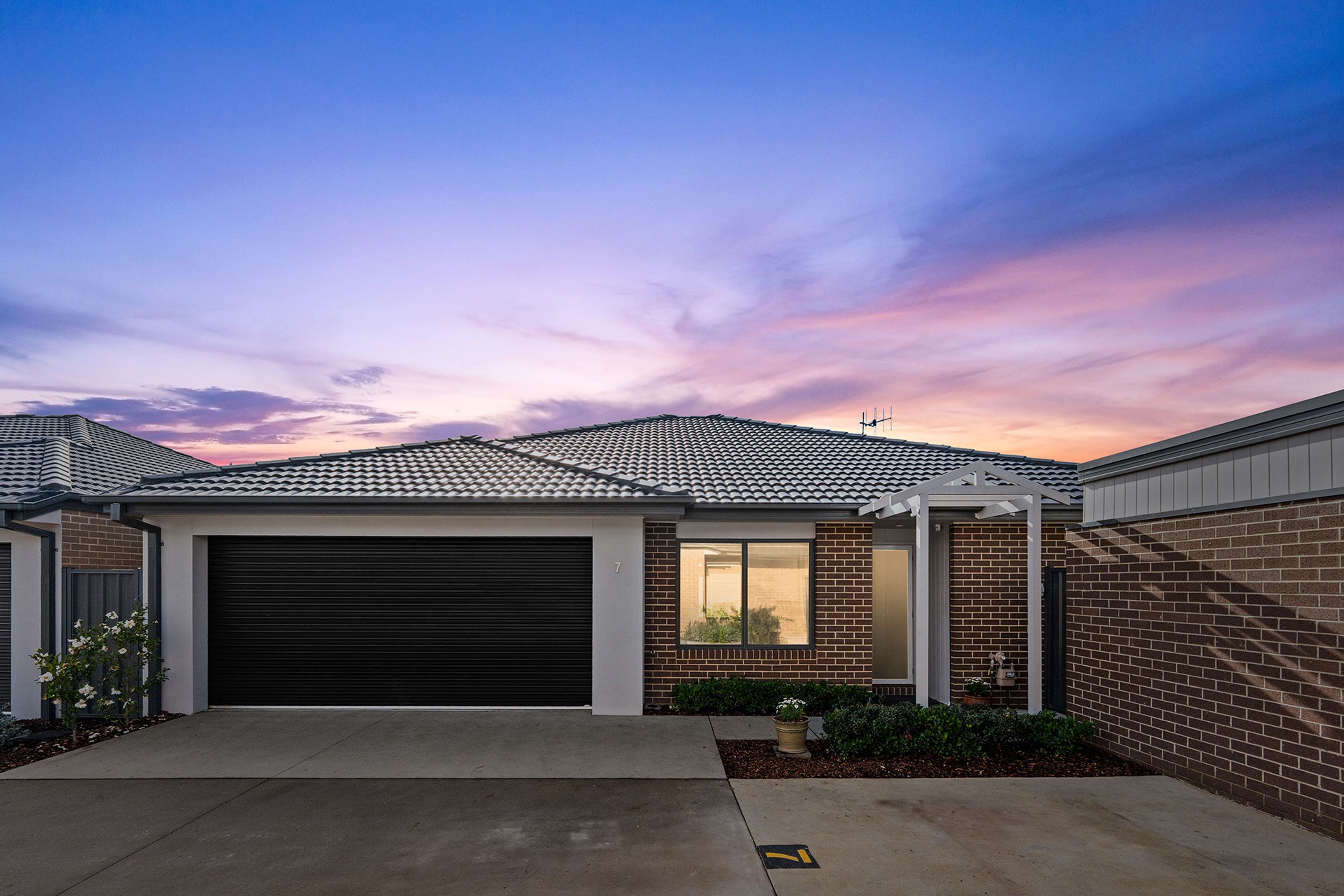 7/68 Lorraway Street, Holt - Image 1