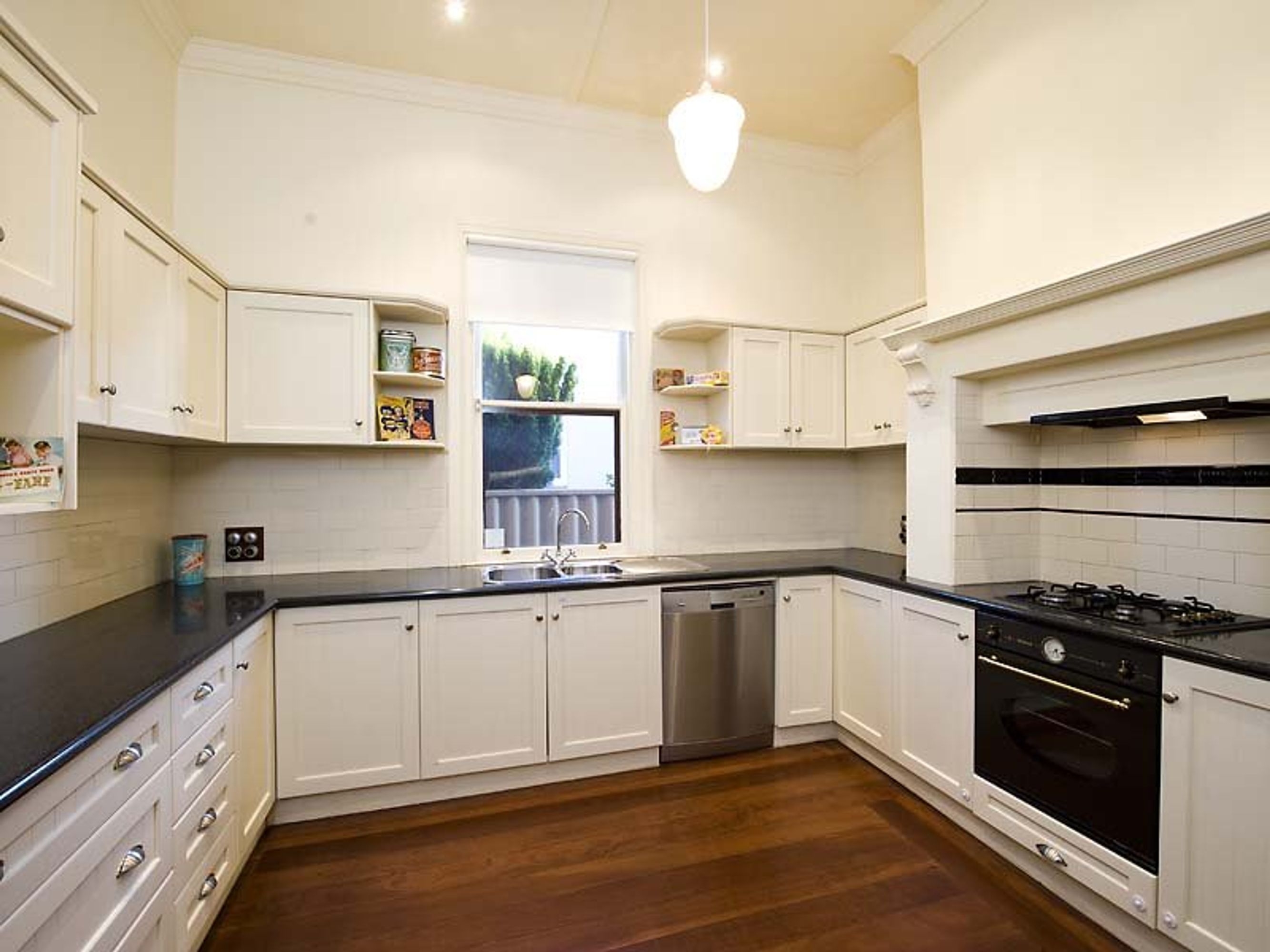 21 Irwin Street, East Fremantle, WA 6158, East Fremantle - Thumbnail 2