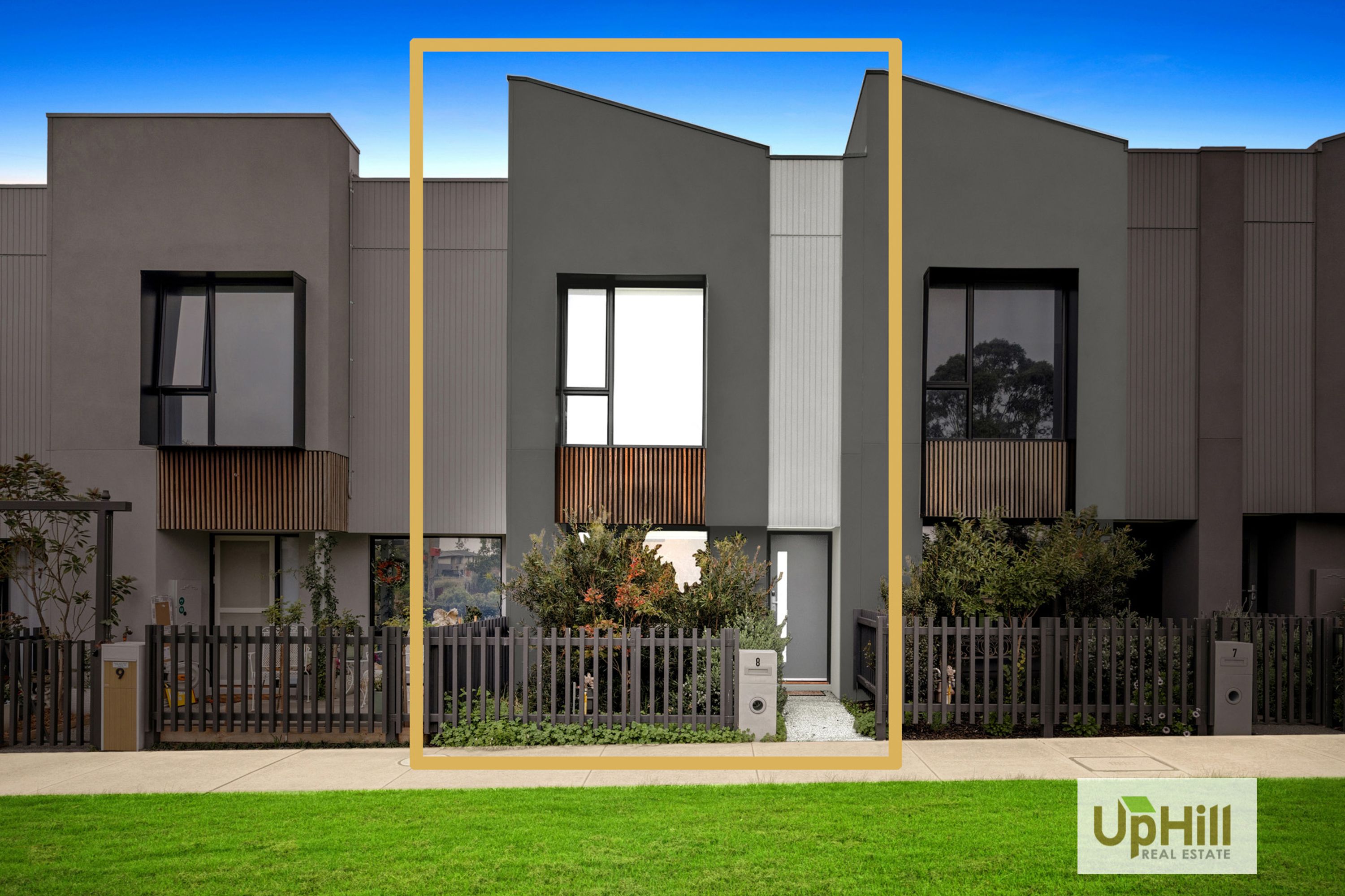 8 Allemande Walk, Cranbourne South - Image 1