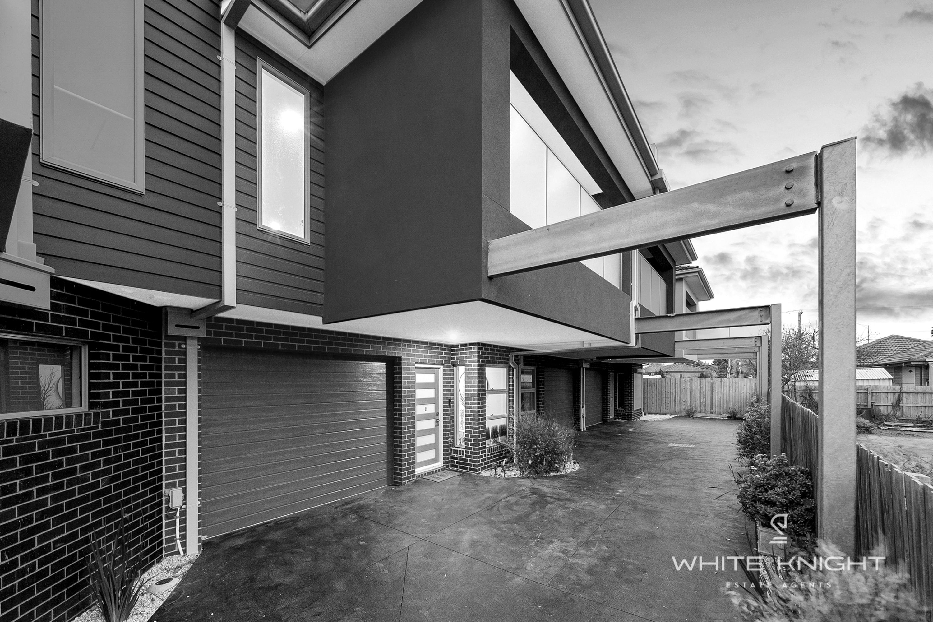 2/4 Graceburn Grove, St Albans VIC 3021, St Albans - Image 1