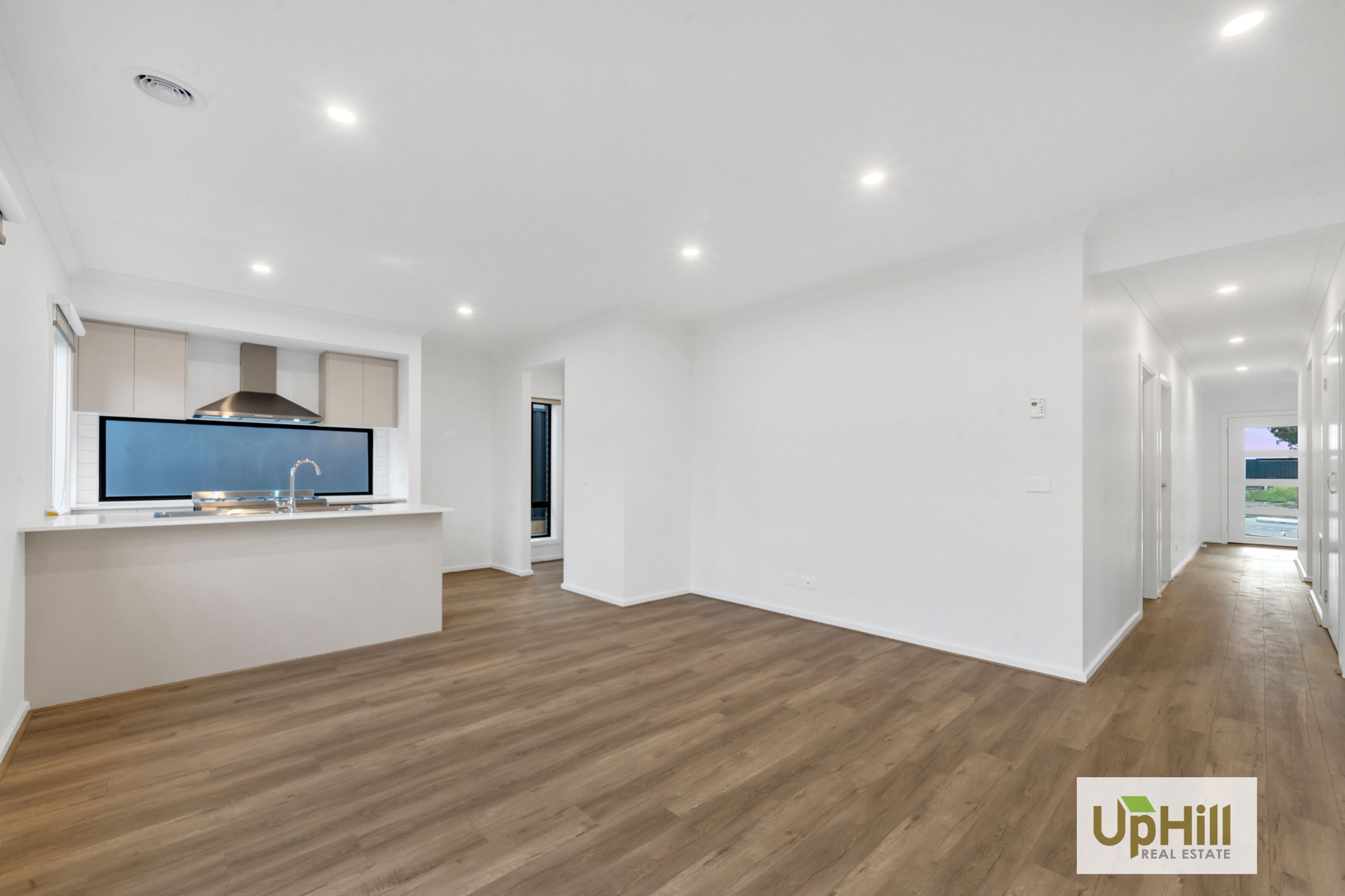 21 Shakeal Way, Clyde North - Thumbnail 2
