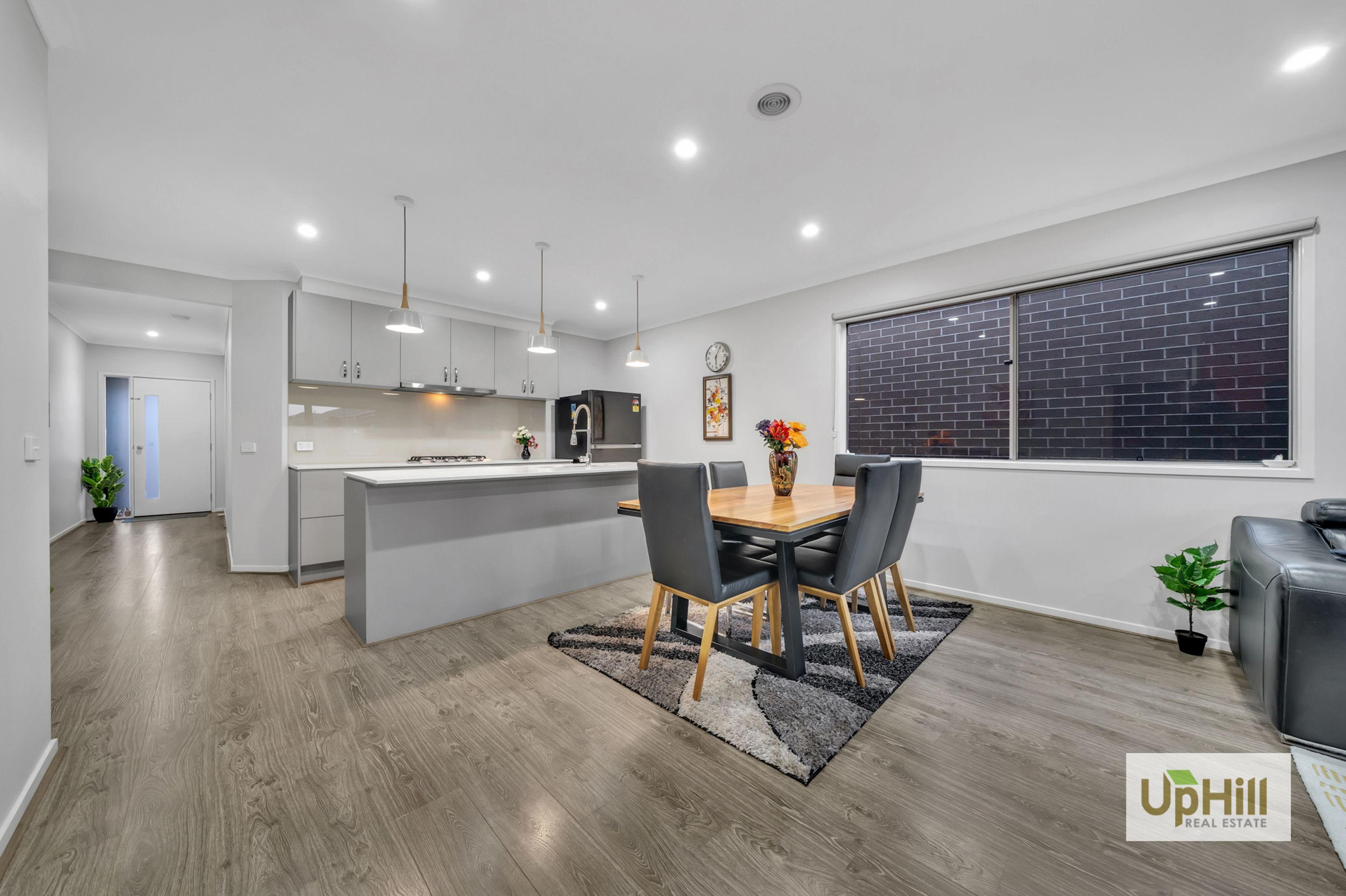27 Rathberry Circuit, Clyde North - Thumbnail 7