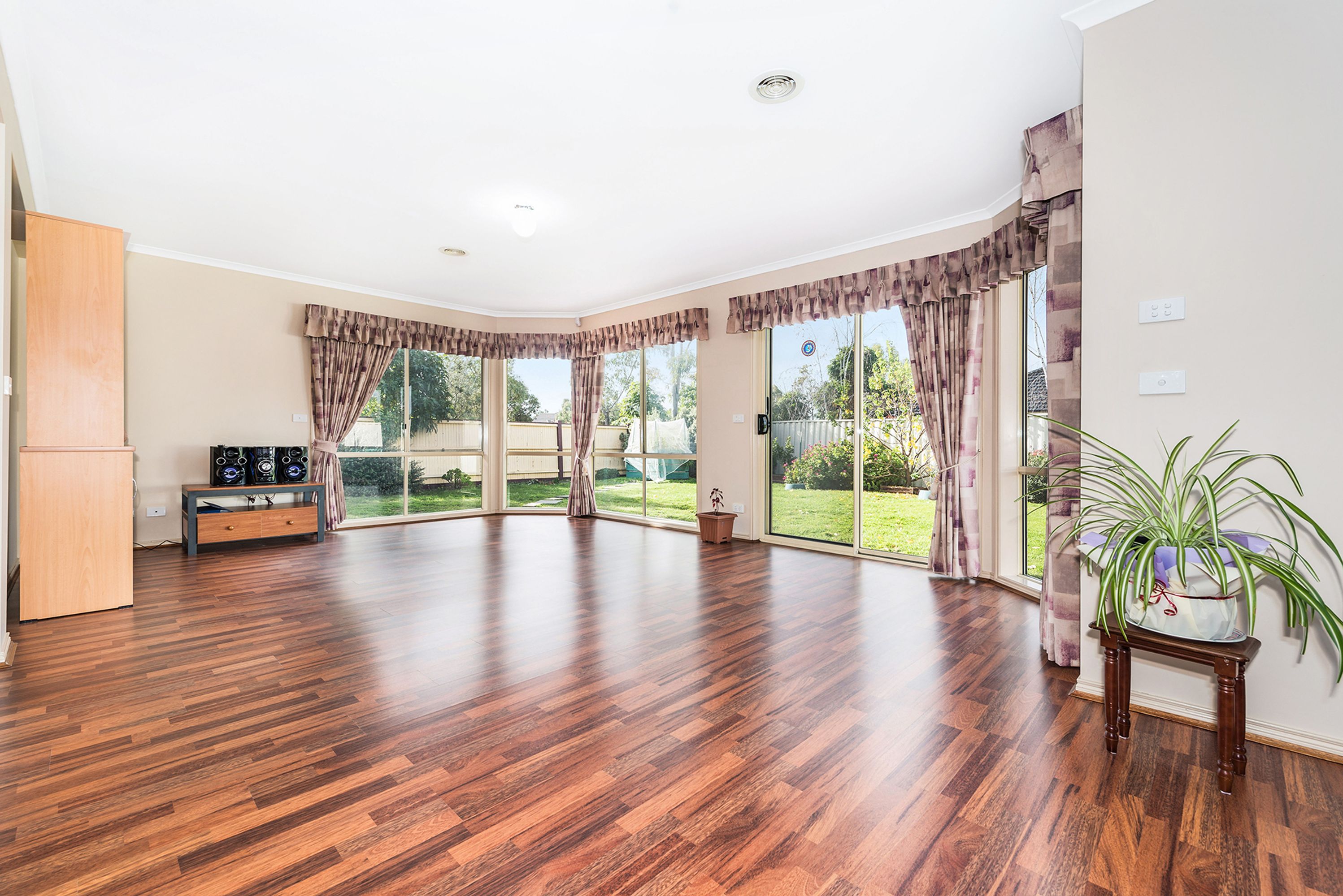 8 Alderstead Place, Caroline Springs VIC 3023, Caroline Springs - Thumbnail 7