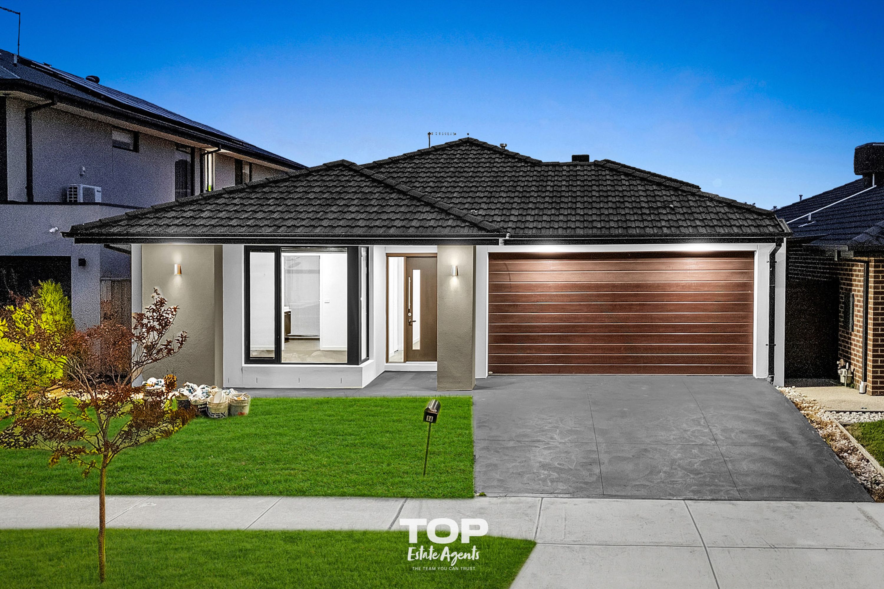 16 Janessa Drive, Clyde North - Thumbnail 2