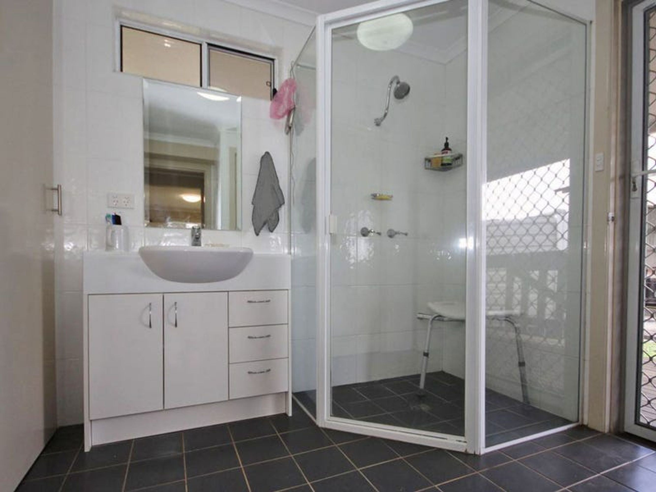 32 Reeves Lane, Lawrence - Thumbnail 8