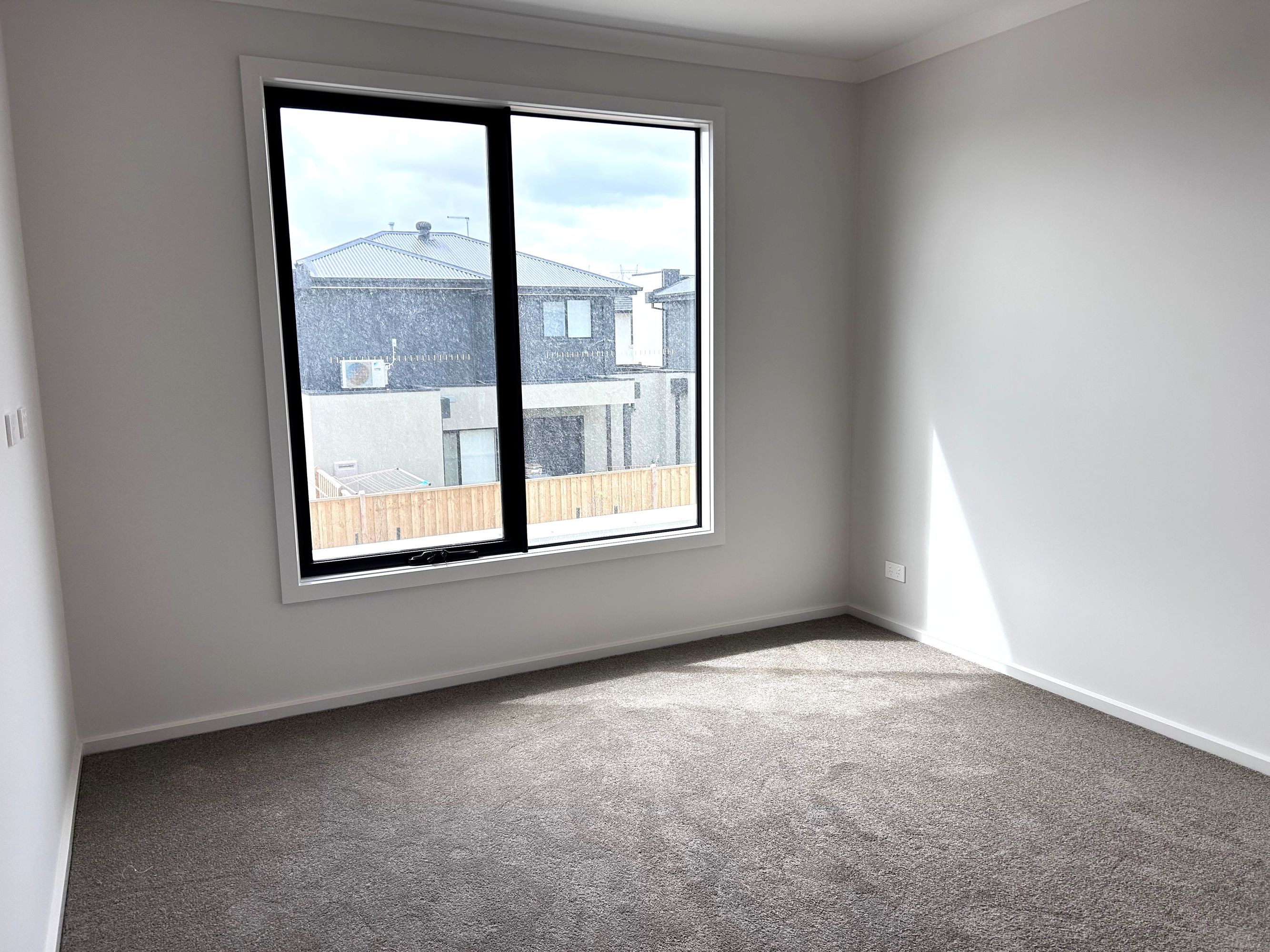 4 Locanda Walk, Clyde North - Thumbnail 8