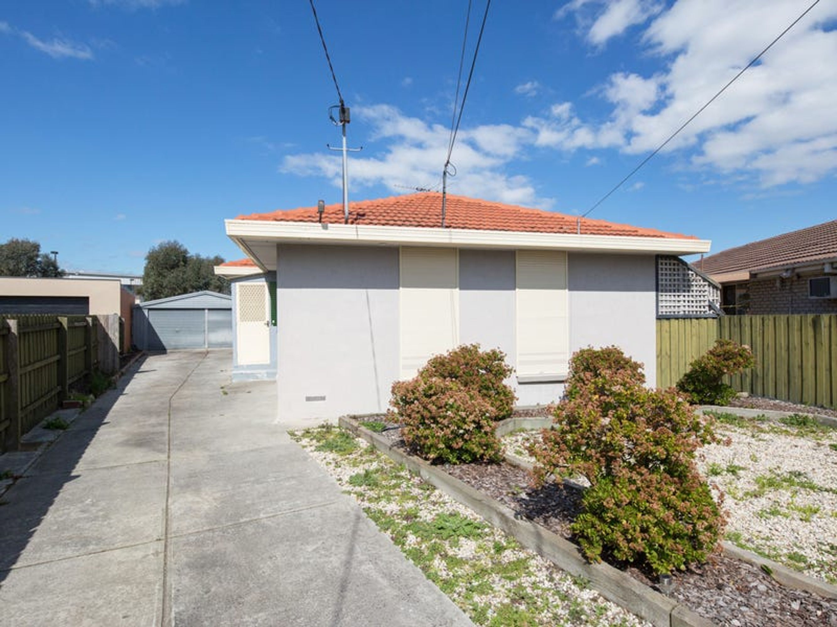 8 Malcolm Crescent