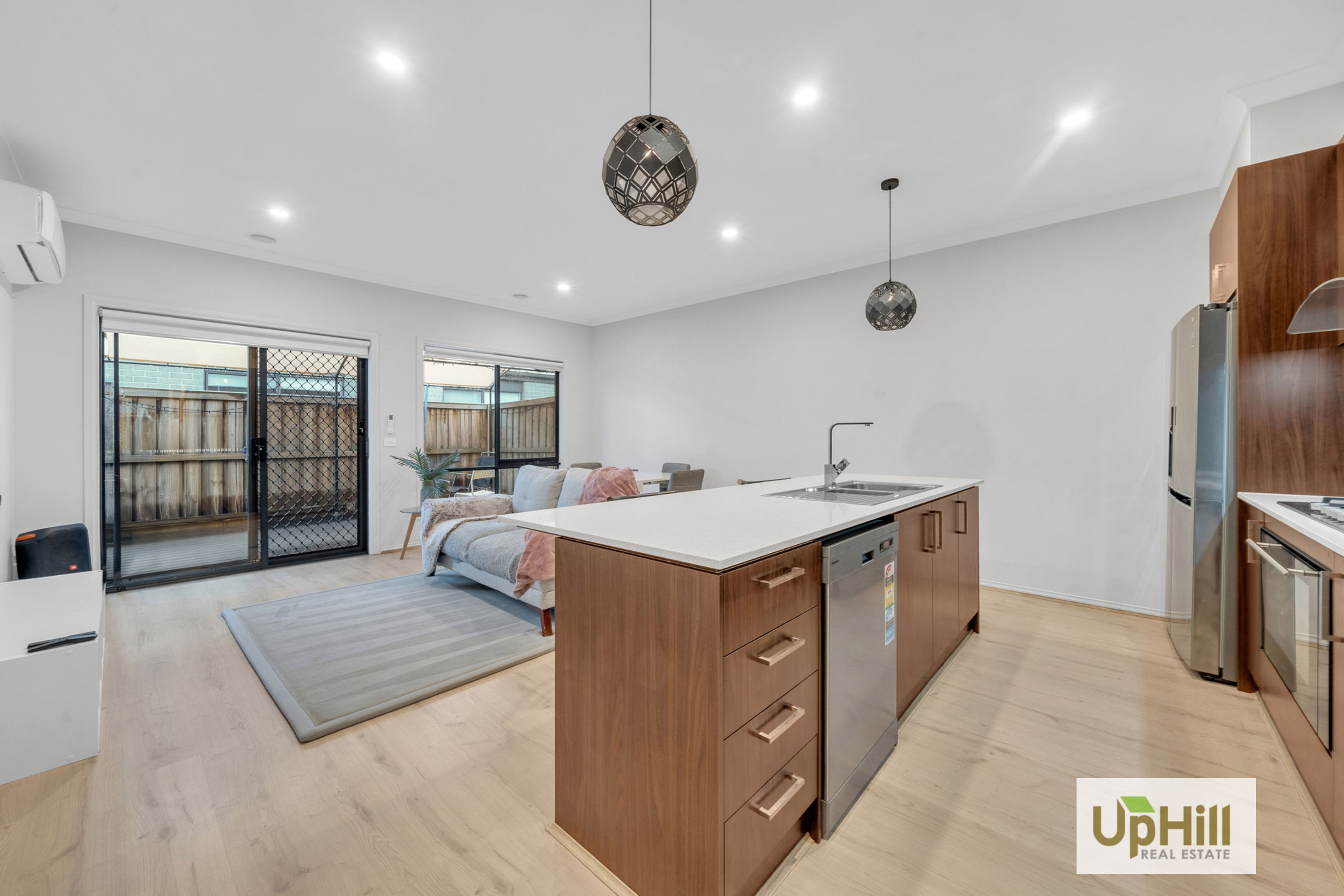 70 Pobblebonk Crescent, Clyde North - Thumbnail 7
