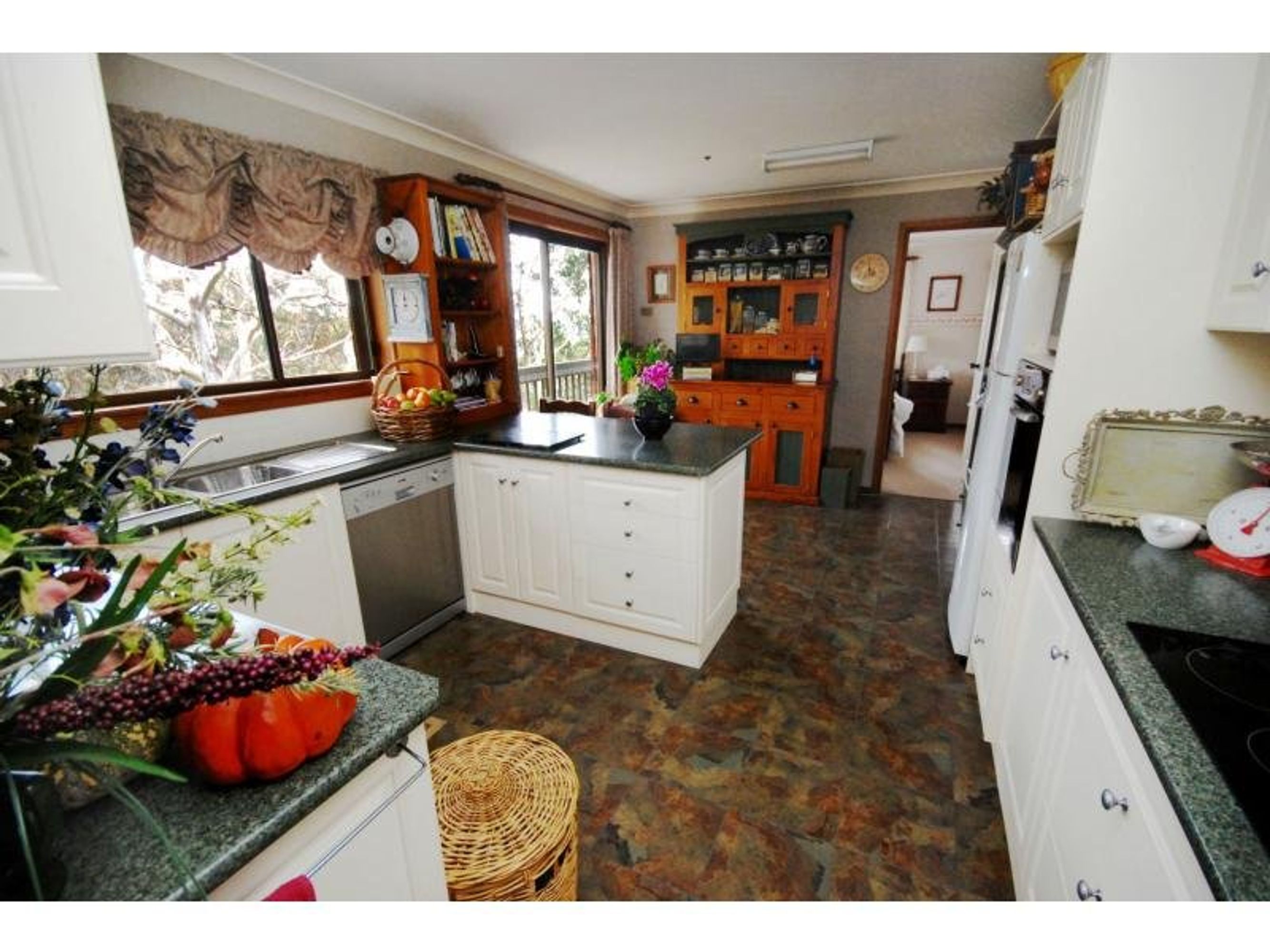 146 Victoria Street, Mount Victoria - Thumbnail 5