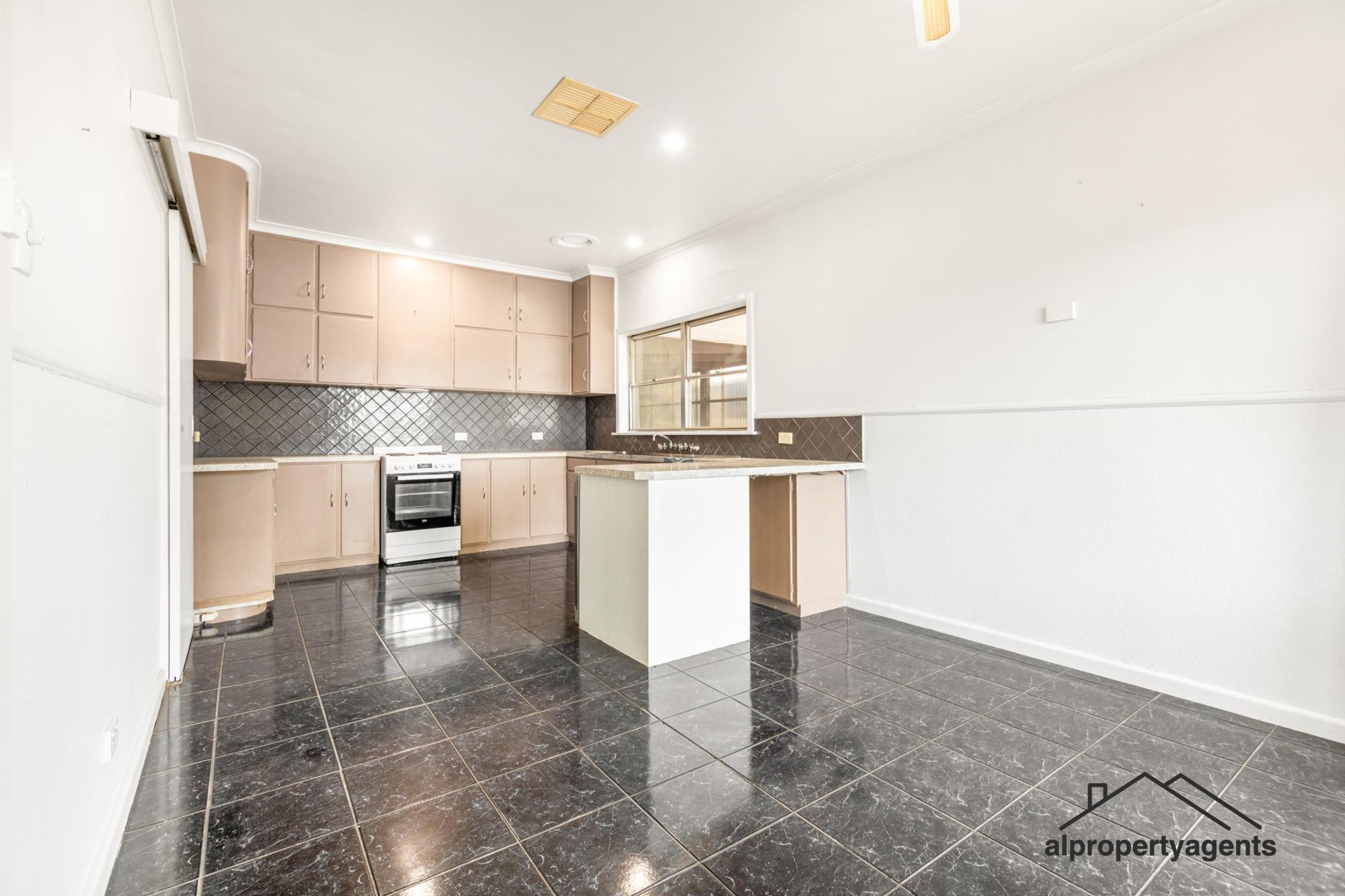 68 Edith Street, Horsham VIC 3400, Horsham - Thumbnail 3