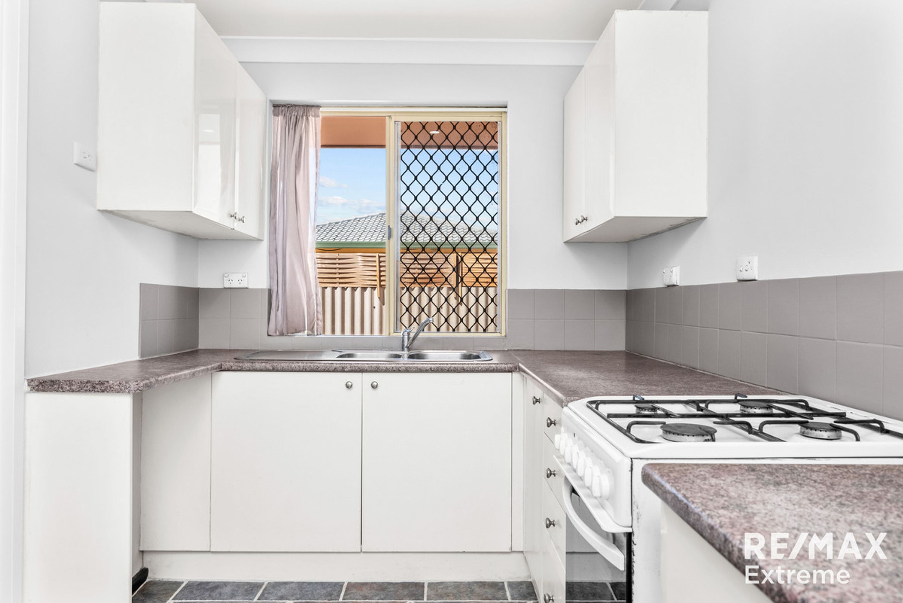 54 Dealy Close, Cannington - Thumbnail 2
