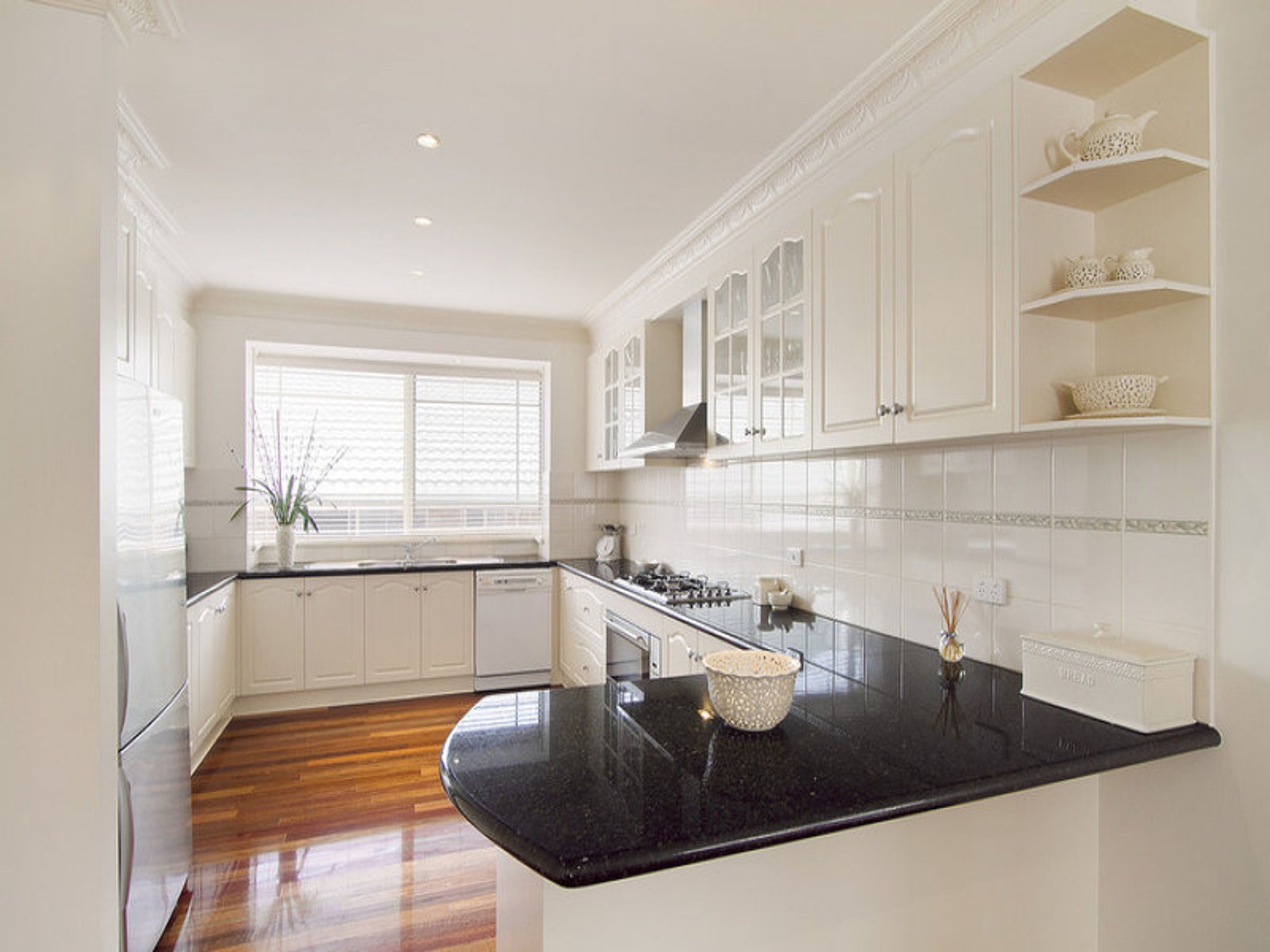 88 Lynbrook Boulevard, Lynbrook - Thumbnail 3