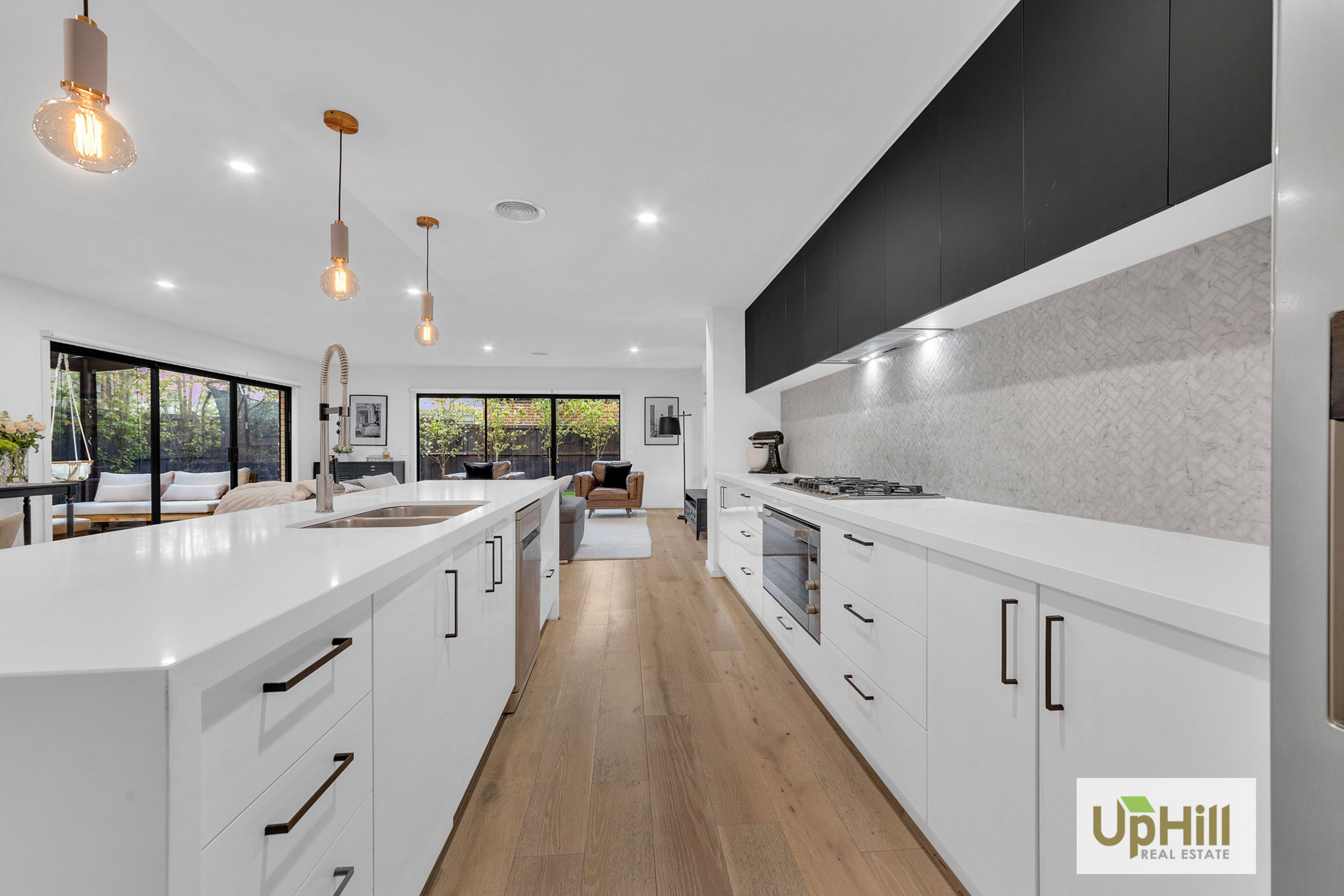 8 Merlot Way, Clyde North - Thumbnail 2