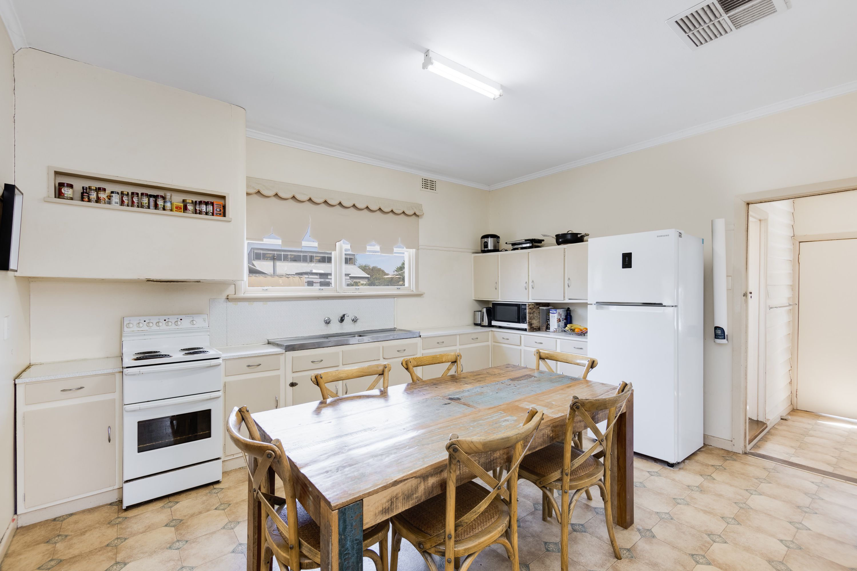 246 Baillie Street, Horsham VIC 3400, Horsham - Thumbnail 2