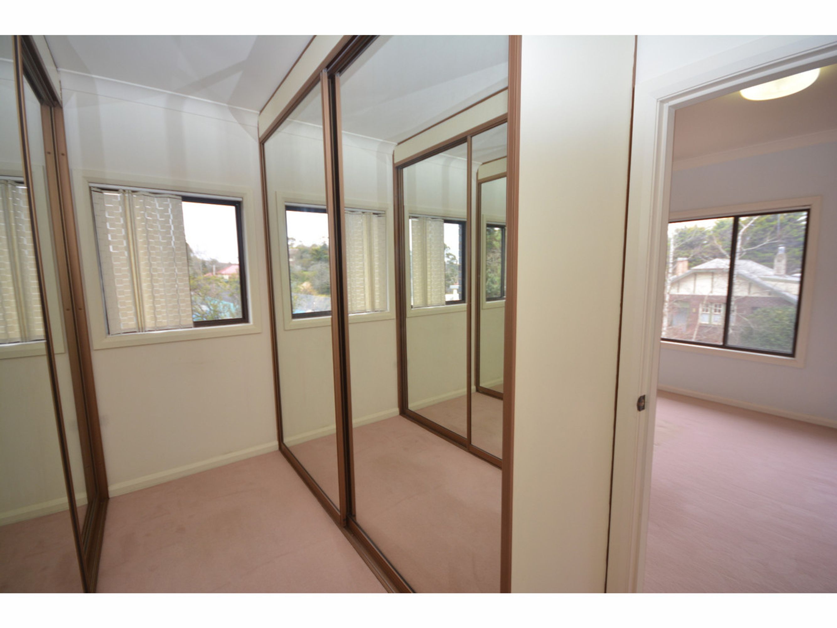 8-10 Bowling Green Avenue, Katoomba - Thumbnail 8
