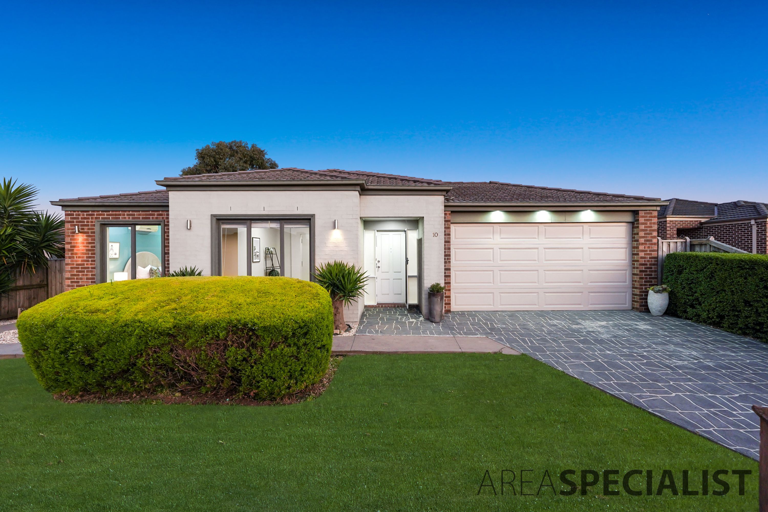 10 Danby Court, Cranbourne North - Image 1