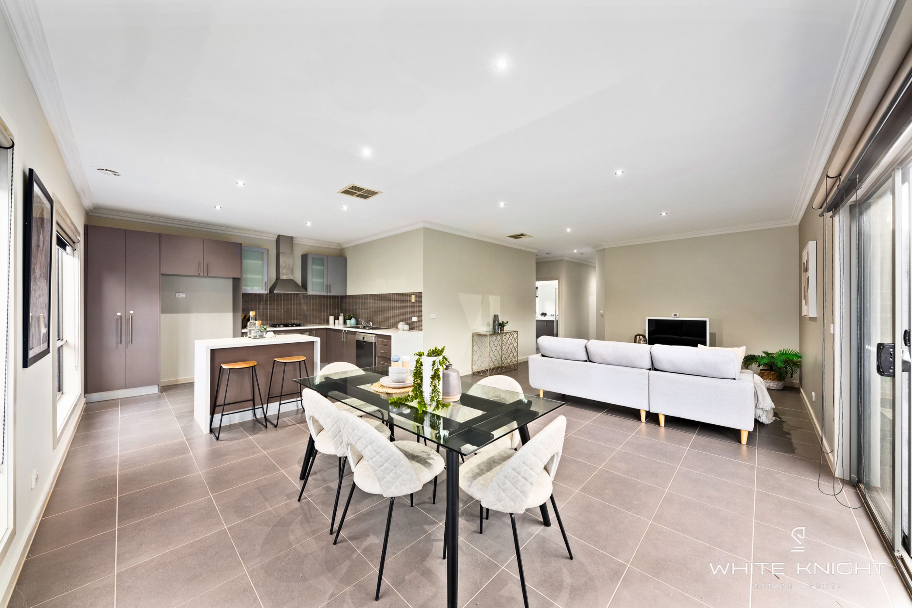 8 Mount Way, Caroline Springs VIC 3023, Caroline Springs - Thumbnail 3