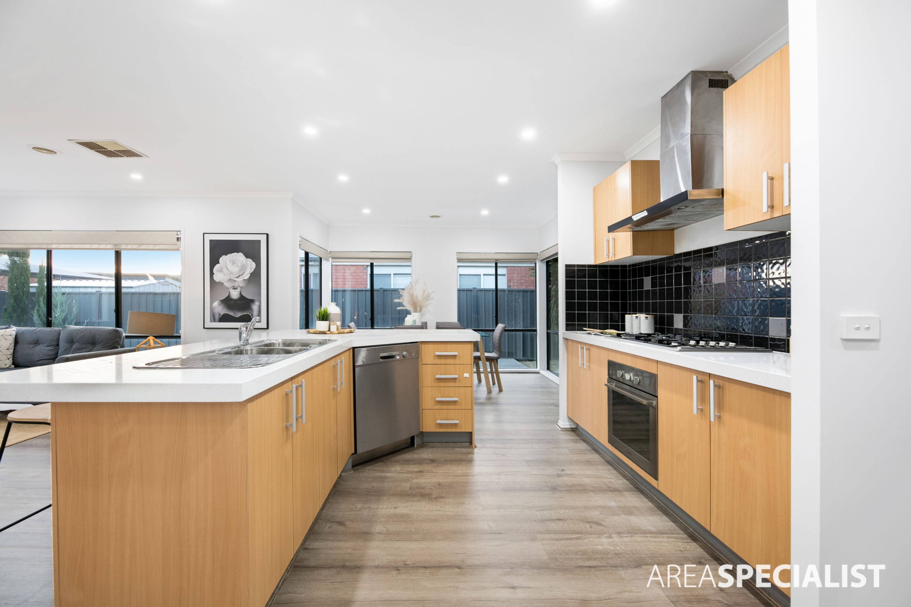 17 Dickerson Way, Caroline Springs VIC 3023, Caroline Springs - Thumbnail 3