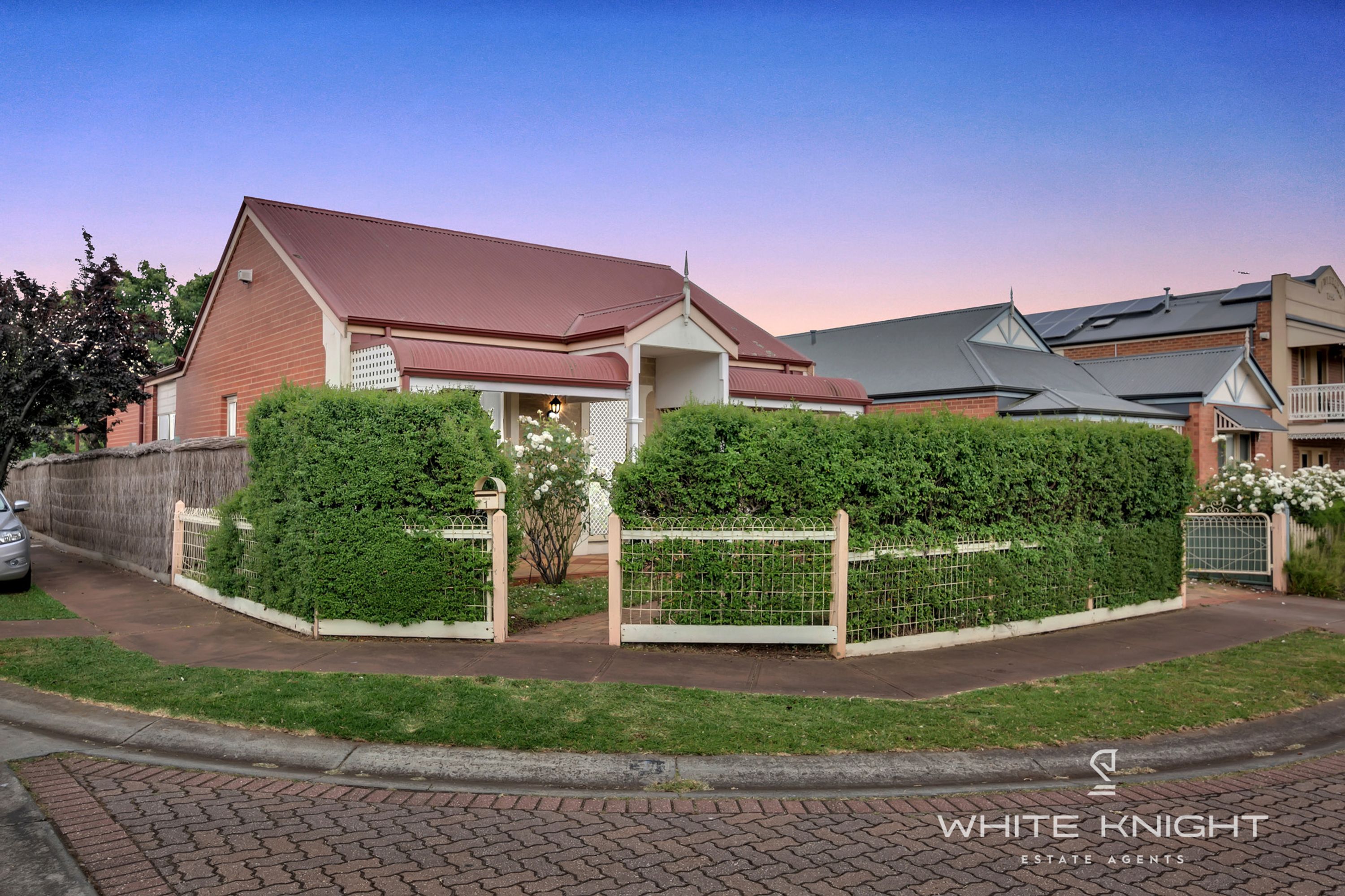 1 Sidney Place, Caroline Springs VIC 3023, Caroline Springs - Thumbnail 2