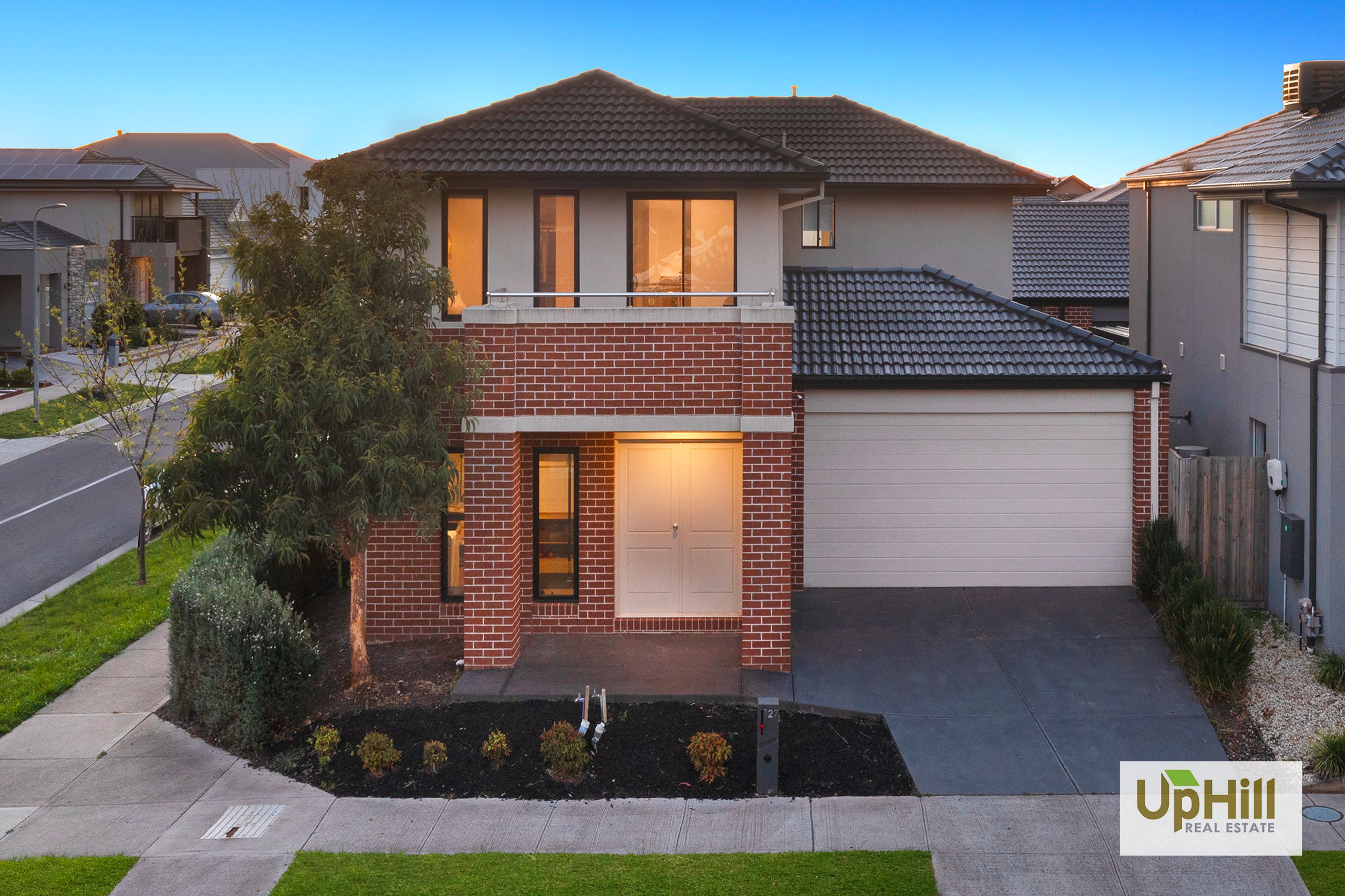 127 Thoroughbred Drive, Clyde North - Thumbnail 2