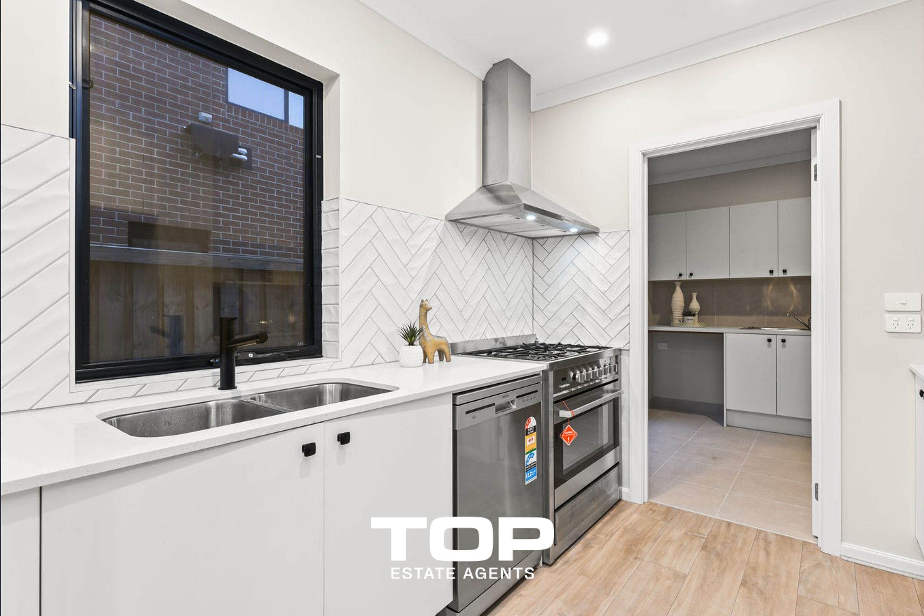 49 Twynam Road, Clyde North - Thumbnail 6