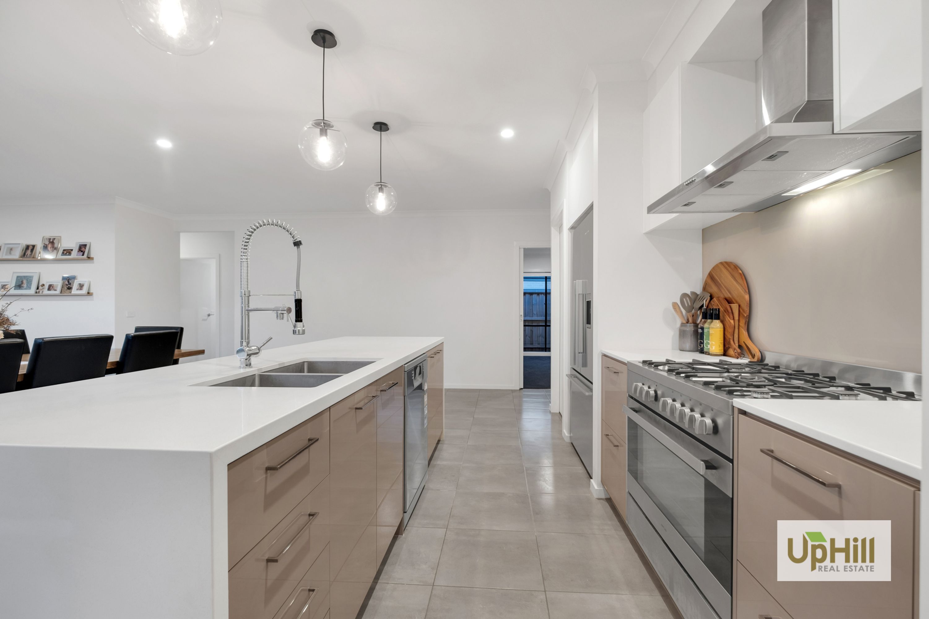 24 Gallant Drive, Clyde North - Thumbnail 7