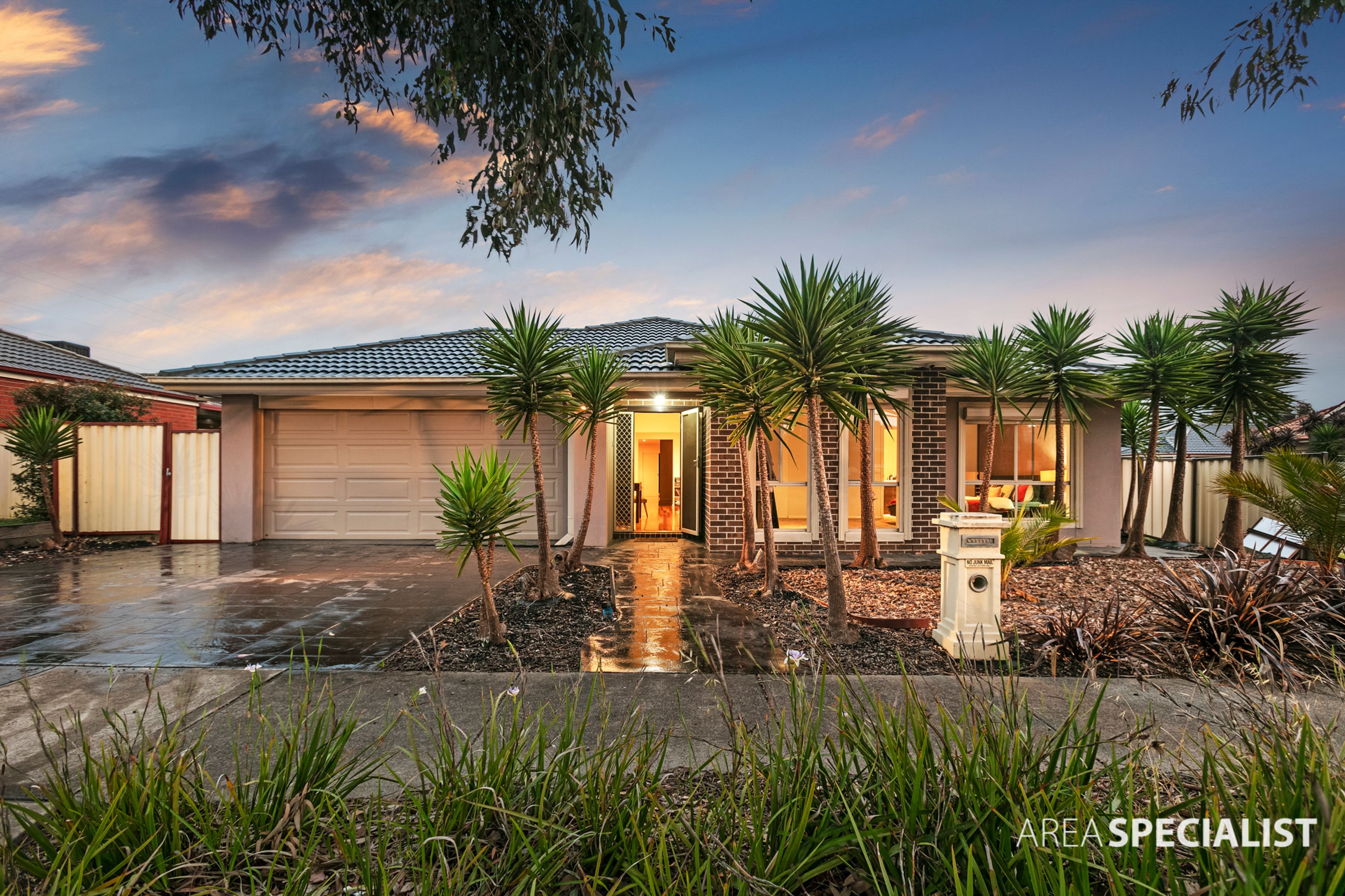 21 Egret Crescent, Cairnlea VIC 3023, Cairnlea - Thumbnail 2
