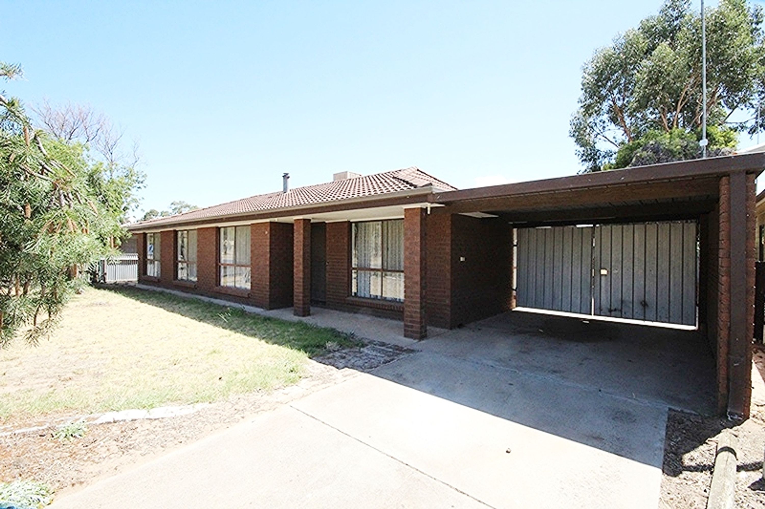 26 Hewitt Street, Warracknabeal VIC 3393, Warracknabeal - Thumbnail 2