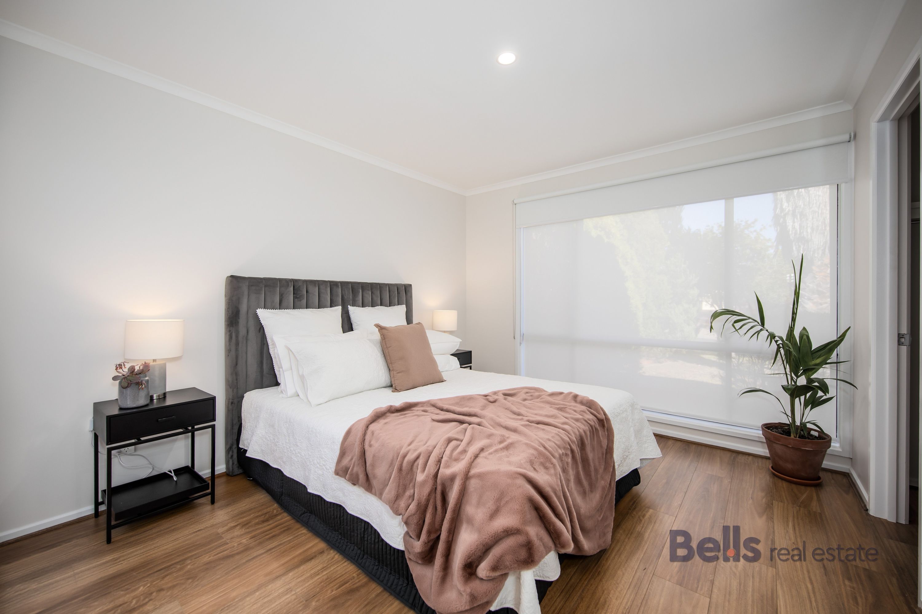 10 Dairy Close, Sydenham - Thumbnail 2