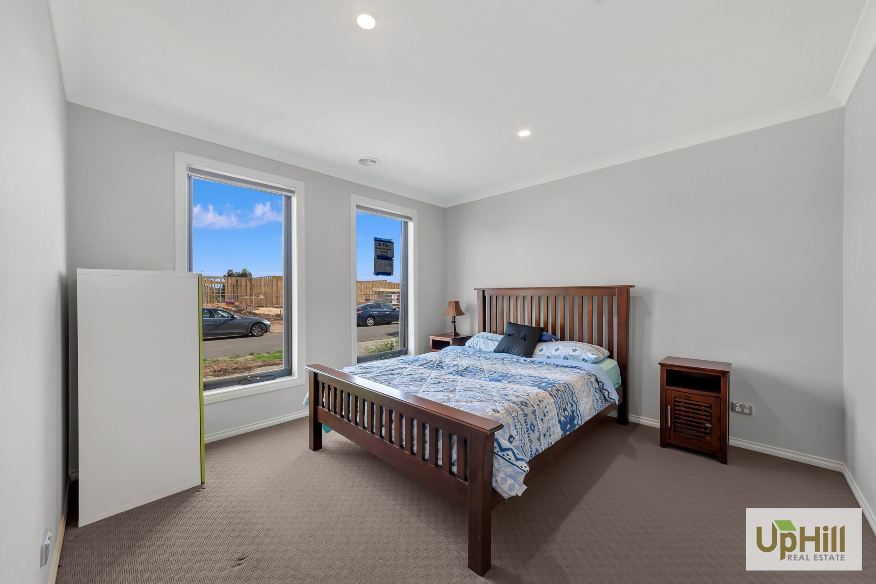 8 Dalziell Crescent, Cranbourne North - Thumbnail 2