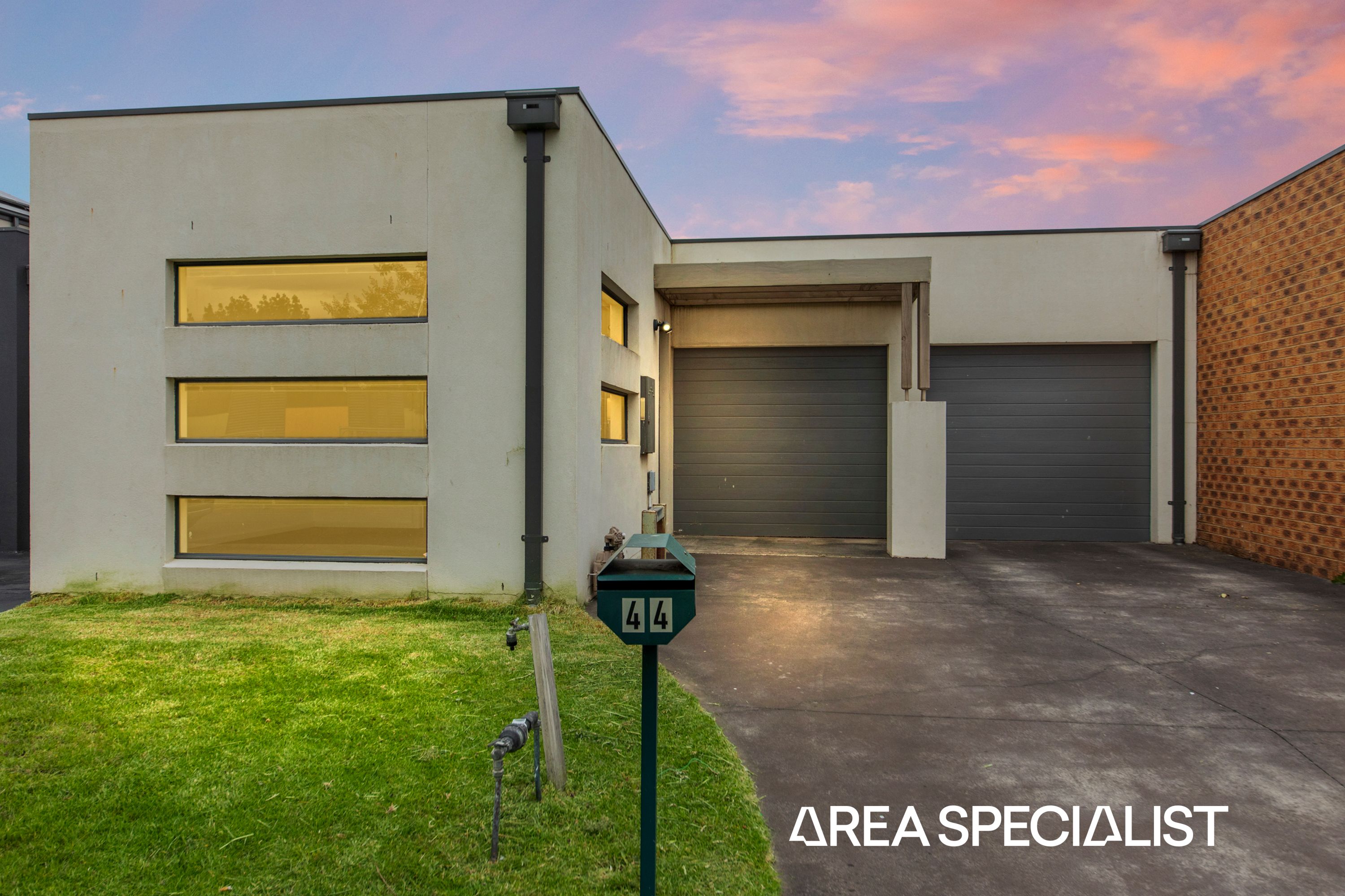 44 Edgeware Close, Pakenham - Thumbnail 3
