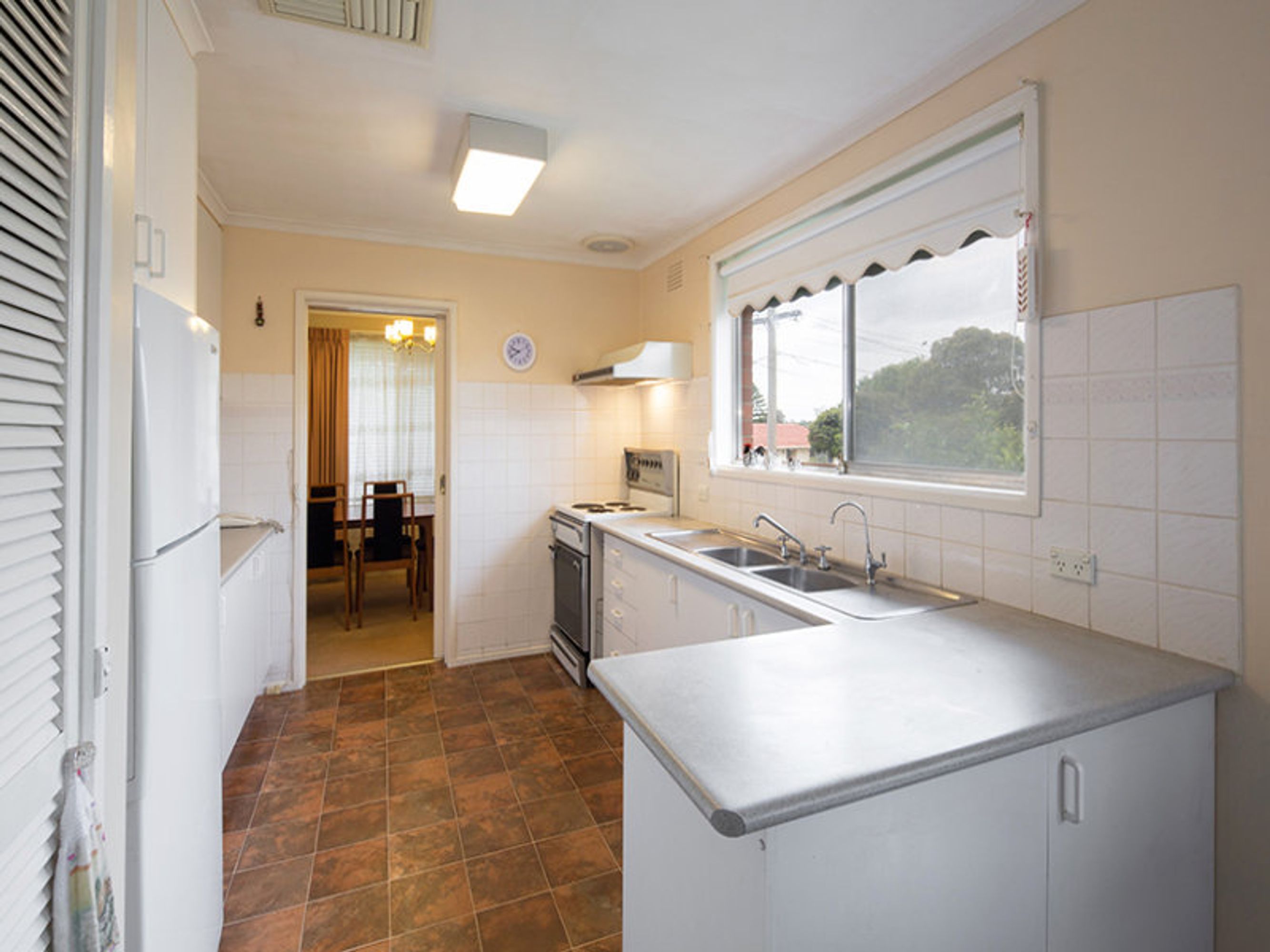 2 Folkestone Crescent, Springvale South - Thumbnail 4