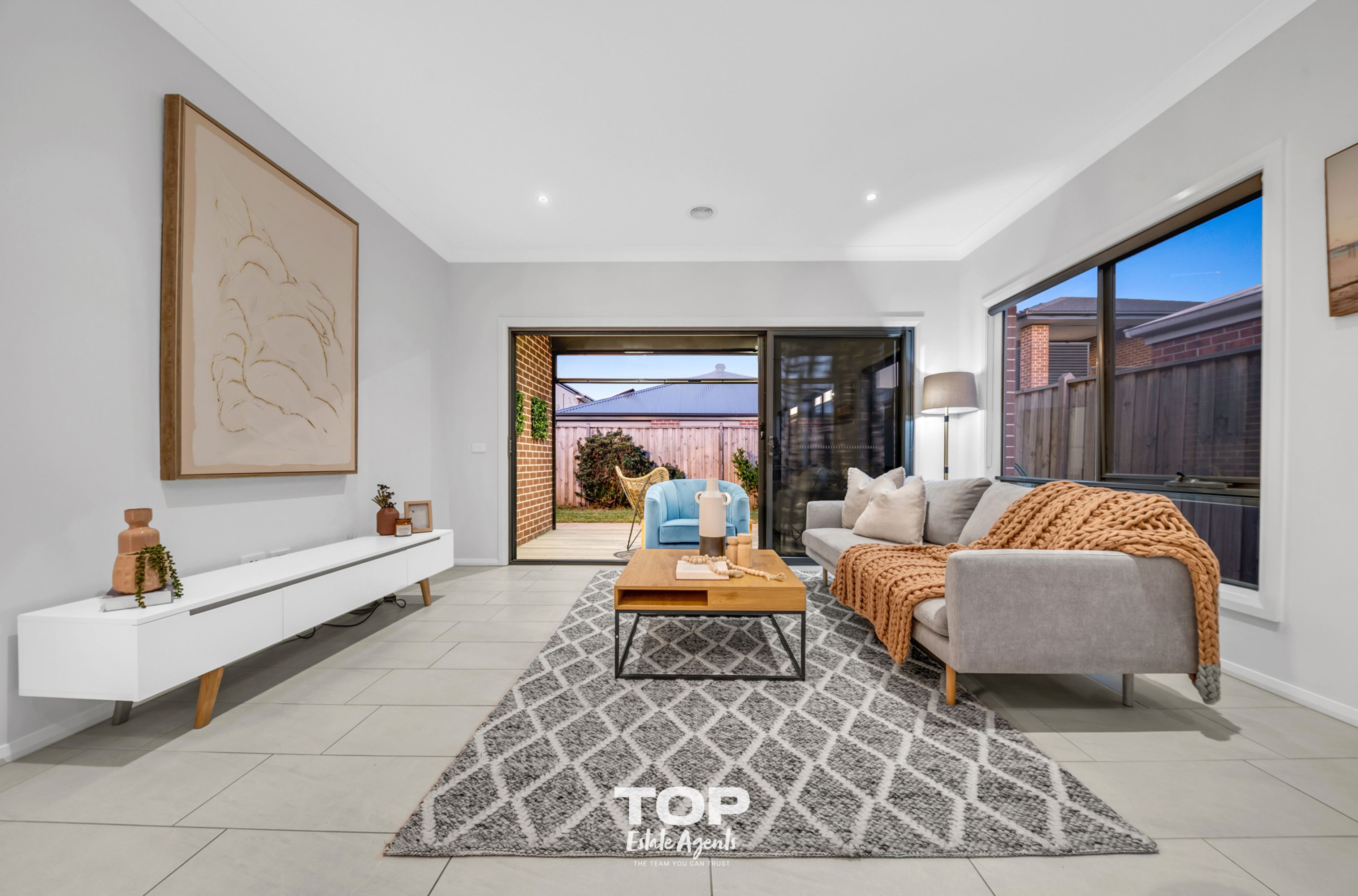 7 Janessa Drive, Clyde North - Thumbnail 3