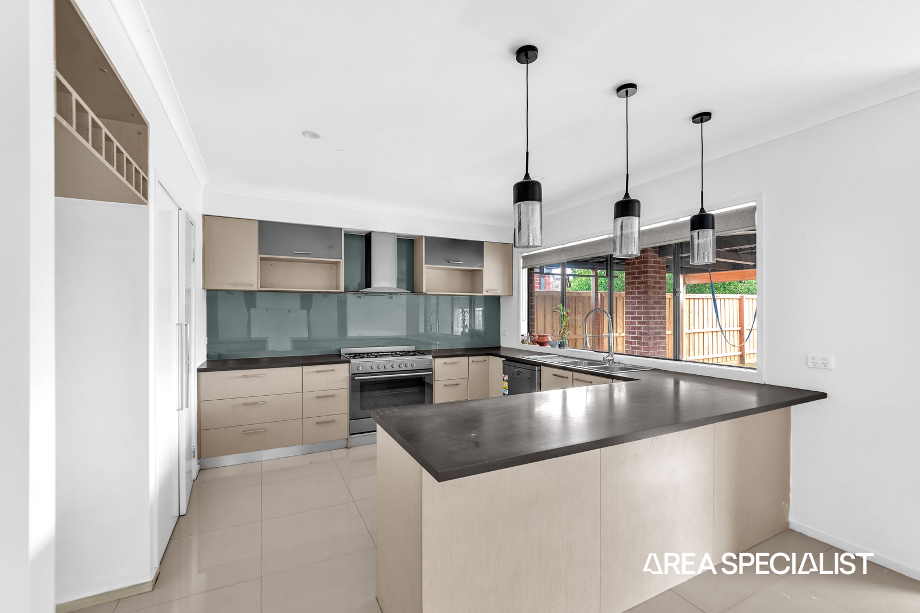 10 Alder Way, Cranbourne, Cranbourne - Thumbnail 2
