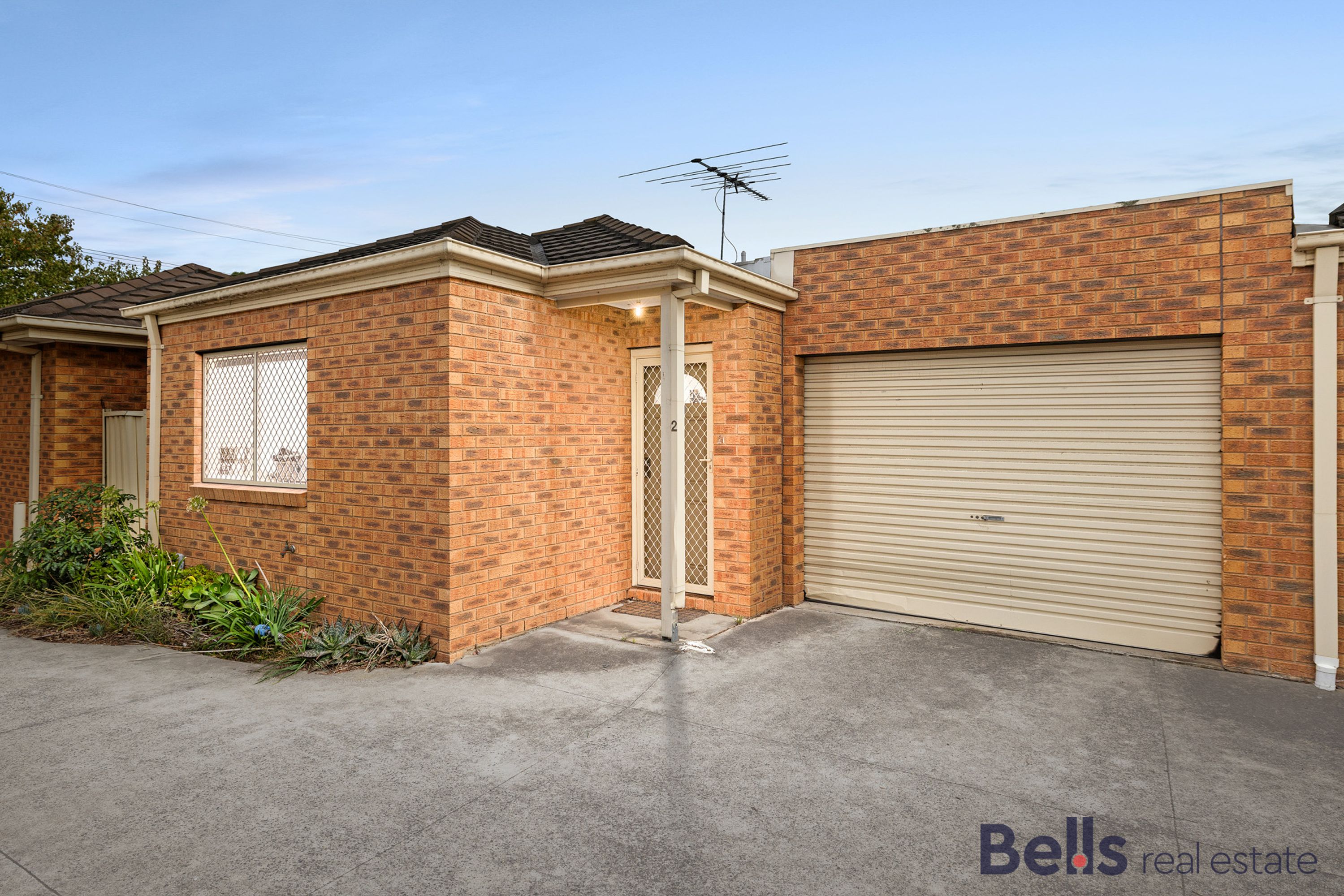 2/10 Castley Crescent, Braybrook - Image 1
