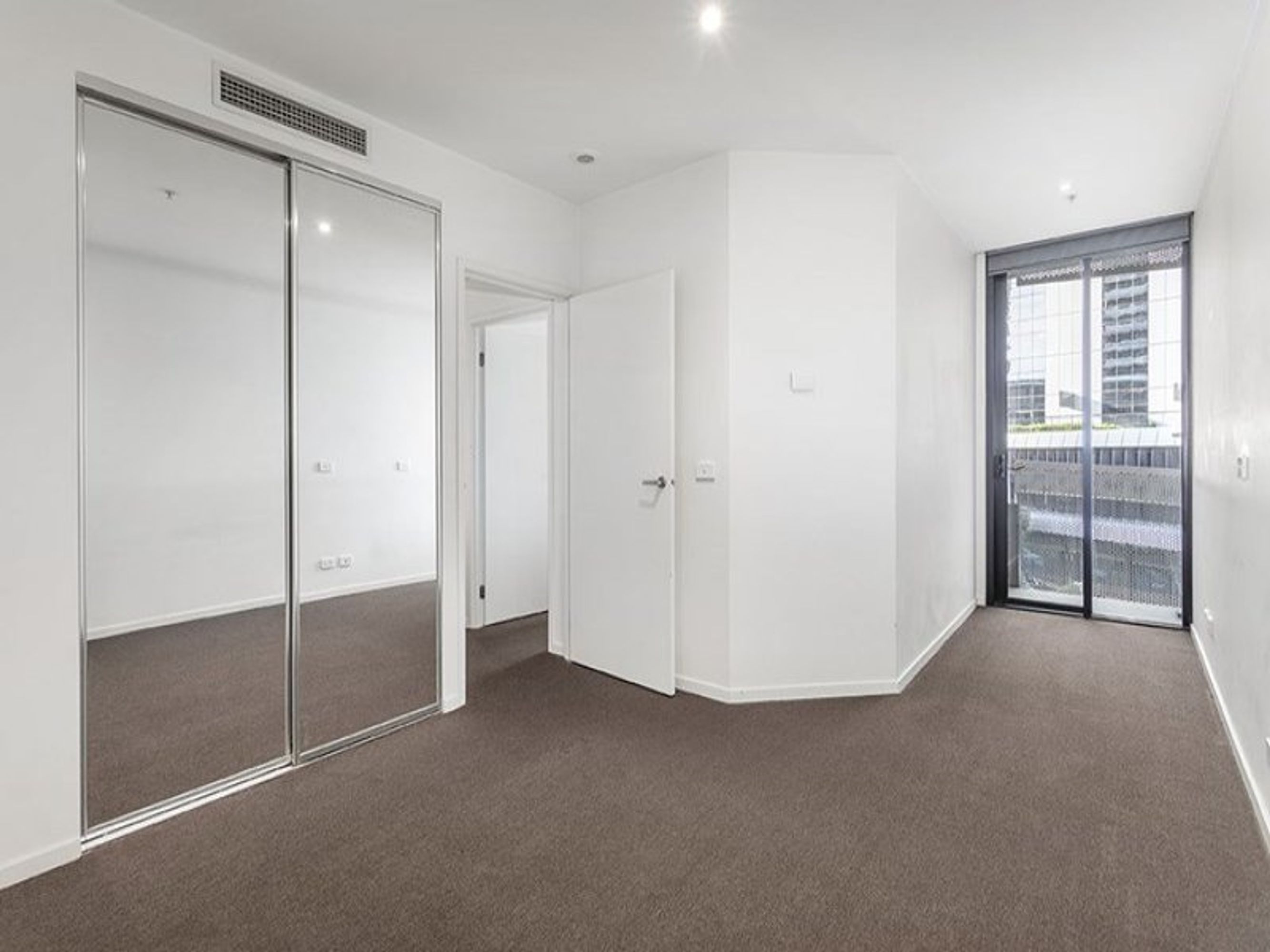 805/8 Waterview Walk, Docklands - Thumbnail 4