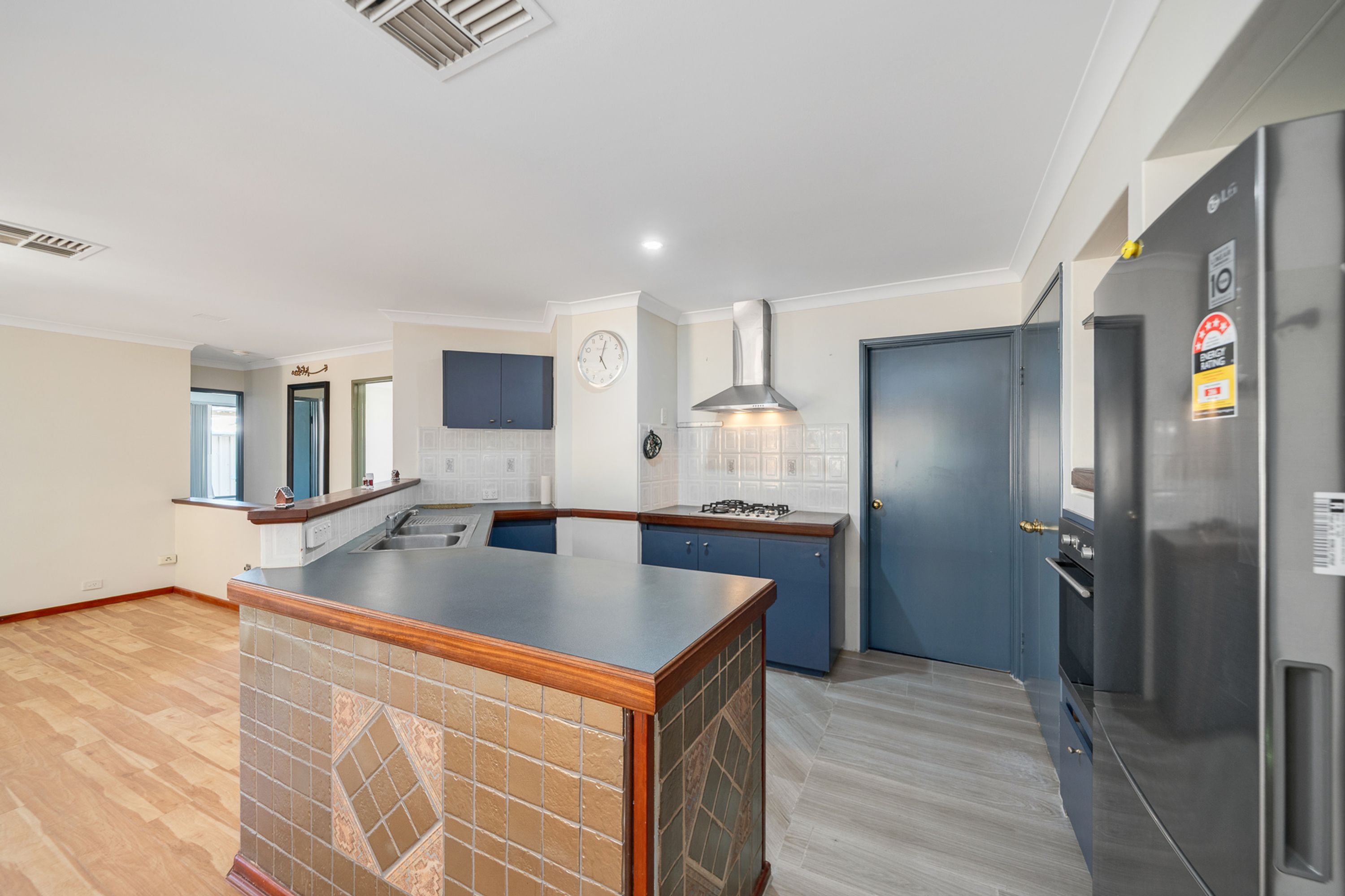 92 Lauterbach Drive, Gosnells, WA 6110, Gosnells - Thumbnail 8