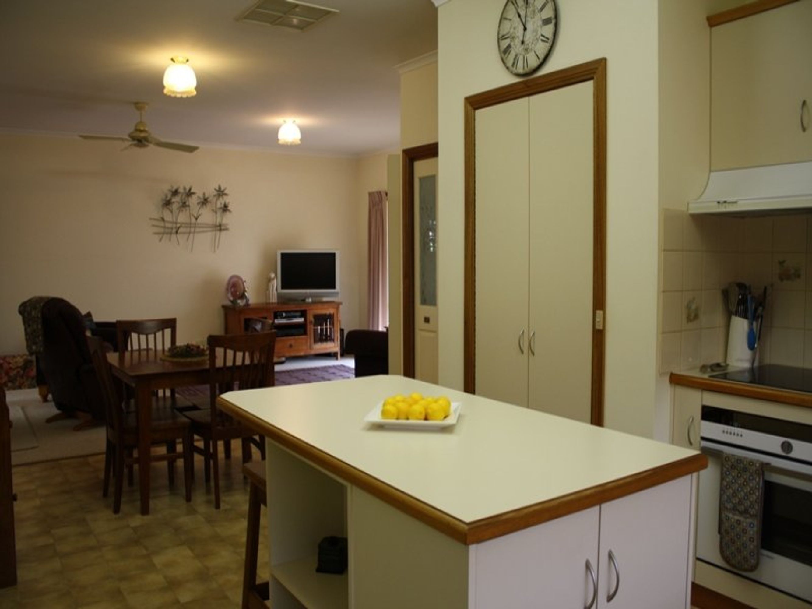 9 Henderson Avenue, Horsham VIC 3400, Horsham - Thumbnail 3